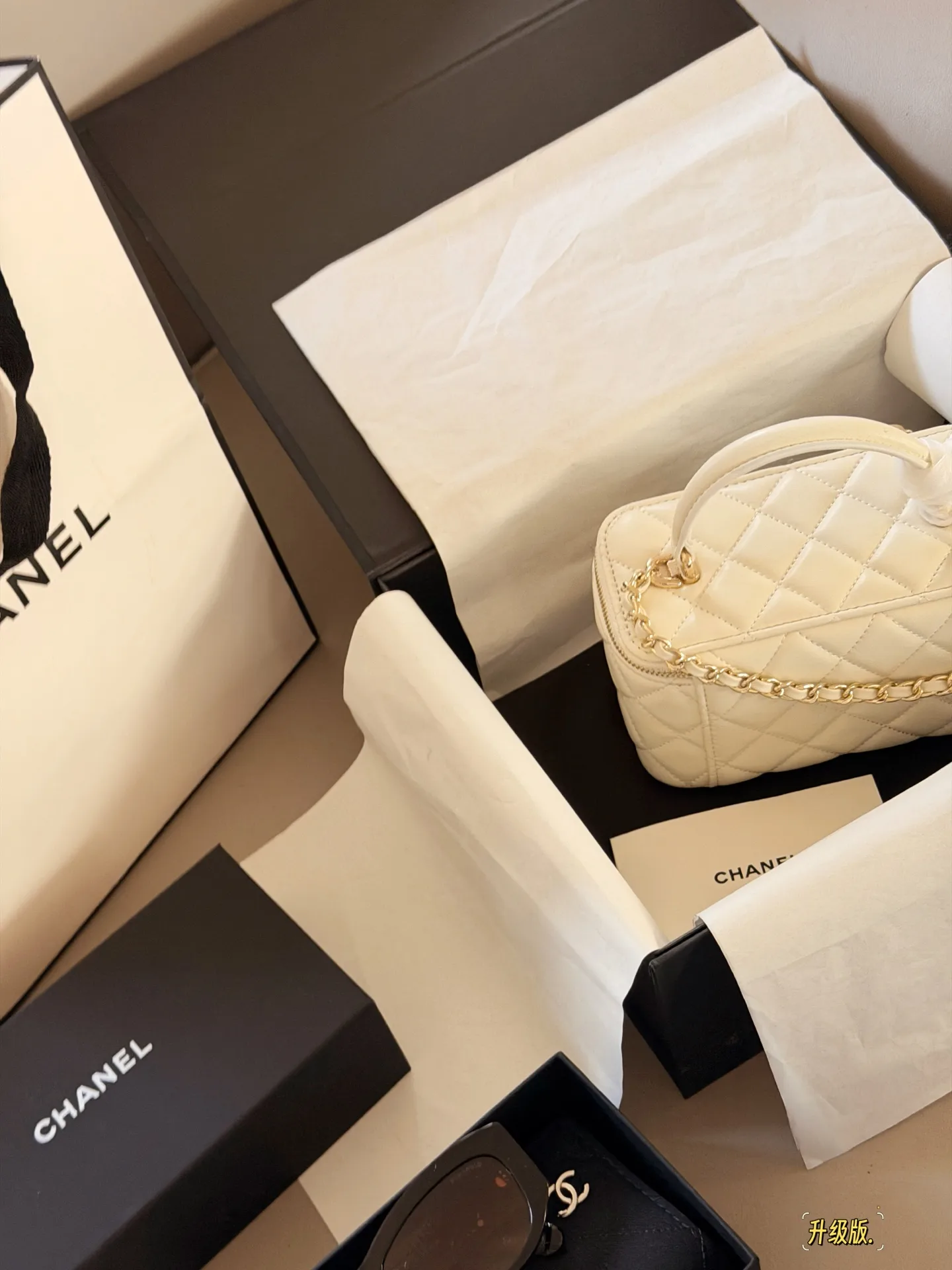 Chanel Quilted Vanity Case Bag D28518104 — view 18