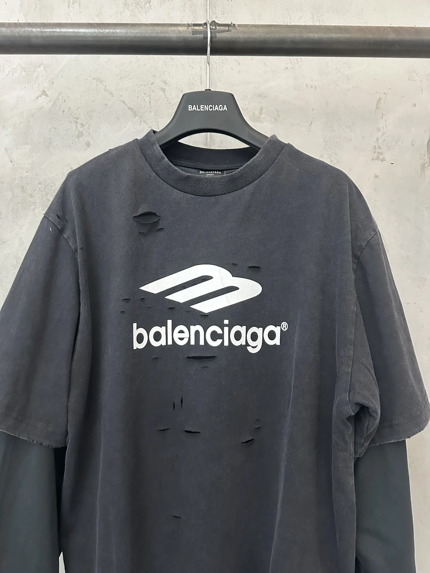 Distressed Double-Layer Long-Sleeve T-Shirt D28523100 — view 3