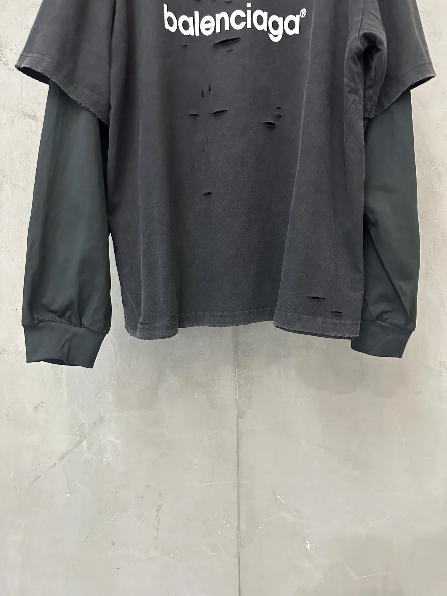 Distressed Double-Layer Long-Sleeve T-Shirt D28523100 — view 4