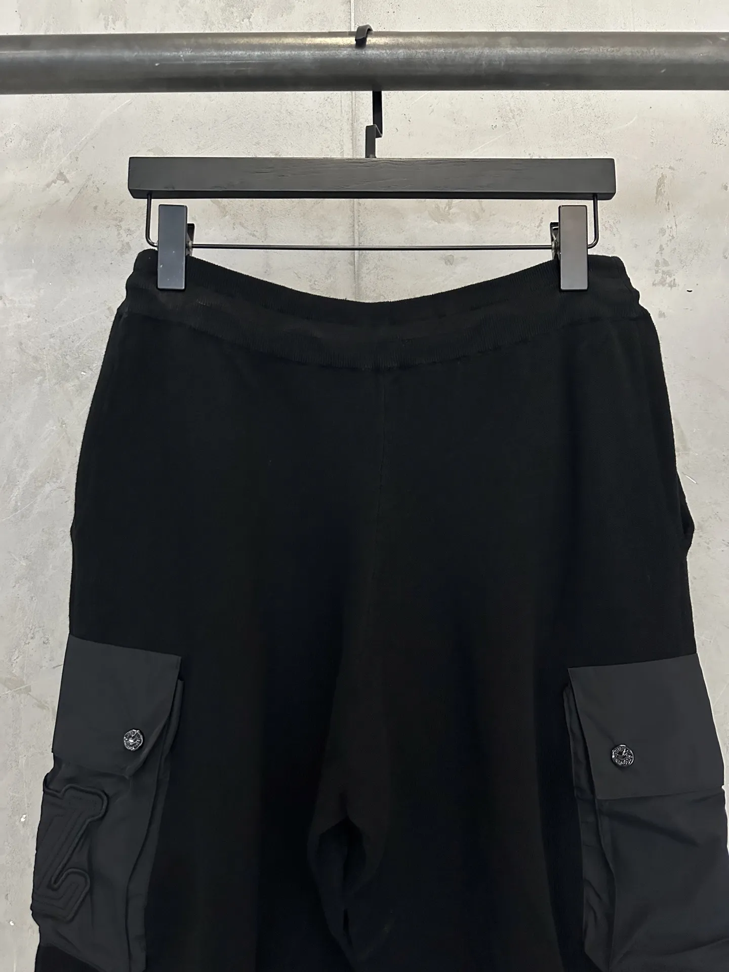 Logo-Patch Cotton-Blend Cargo Shorts D28511892 — view 5