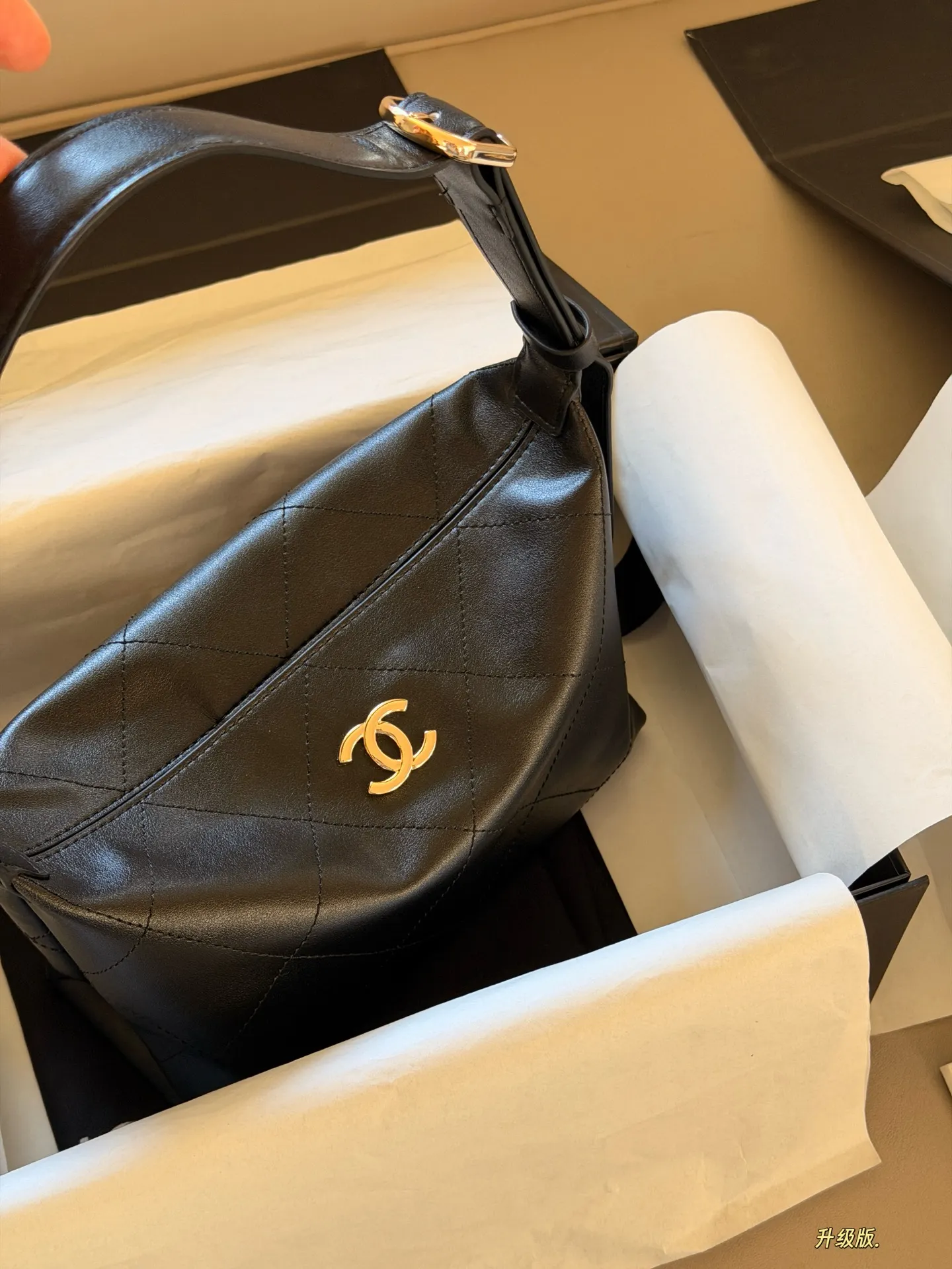 Chanel Hobo Shoulder Bag D28517873 — view 3