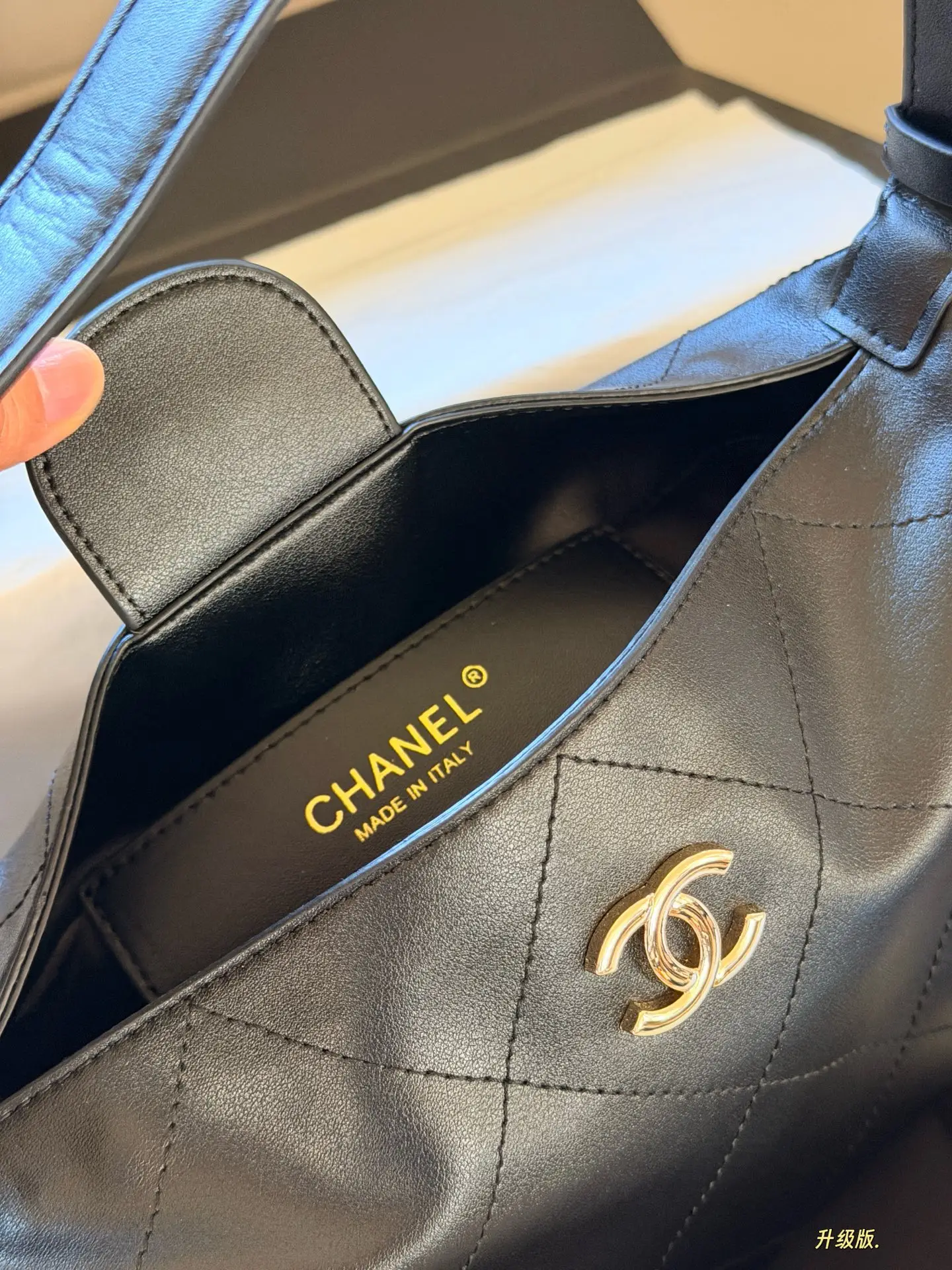Chanel Hobo Shoulder Bag D28517873 — view 8