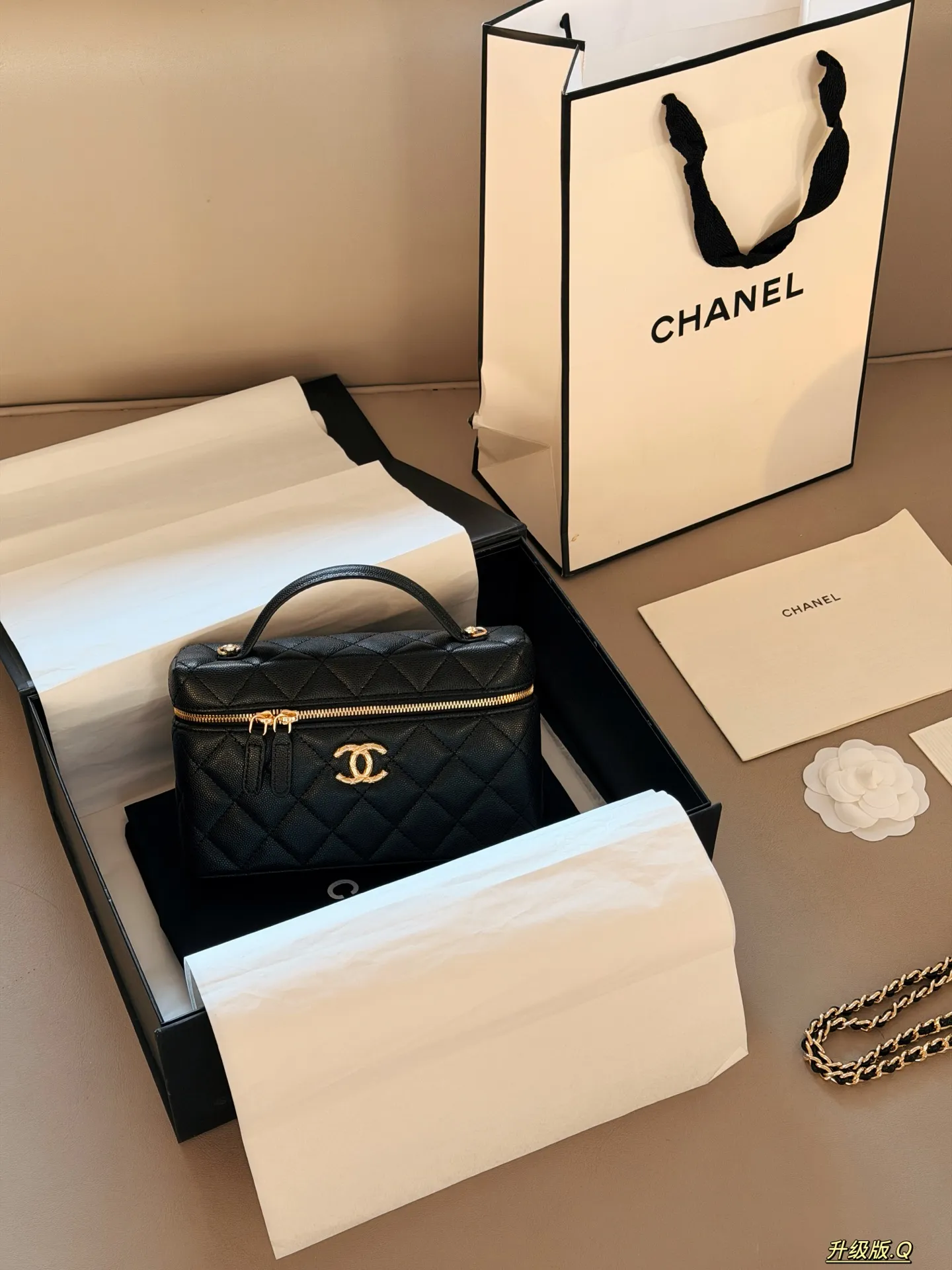 Quilted Vanity Case with Chain Strap D28518412 — view 2