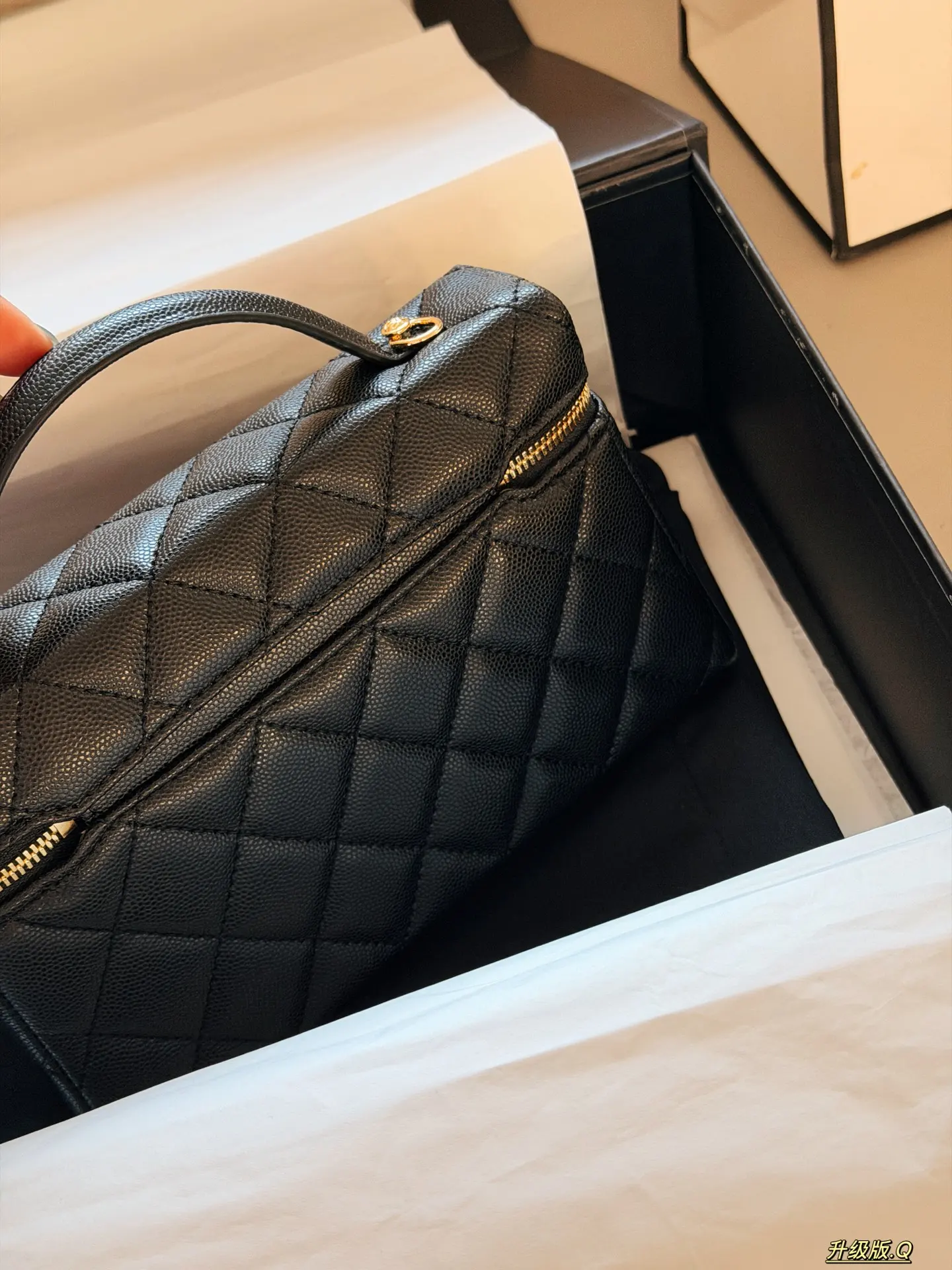 Quilted Vanity Case with Chain Strap D28518412 — view 6