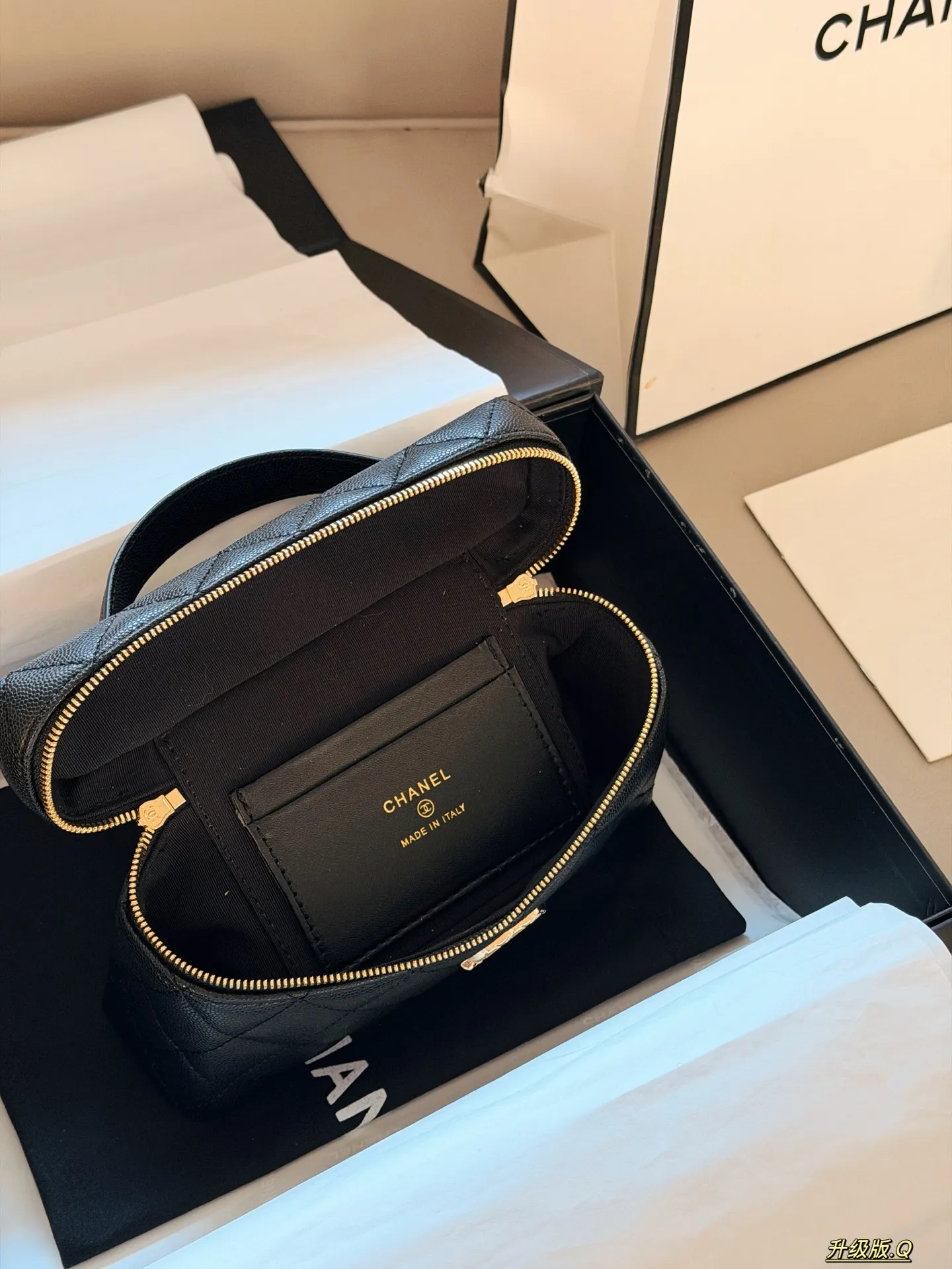 Quilted Vanity Case with Chain Strap D28518412 — view 7