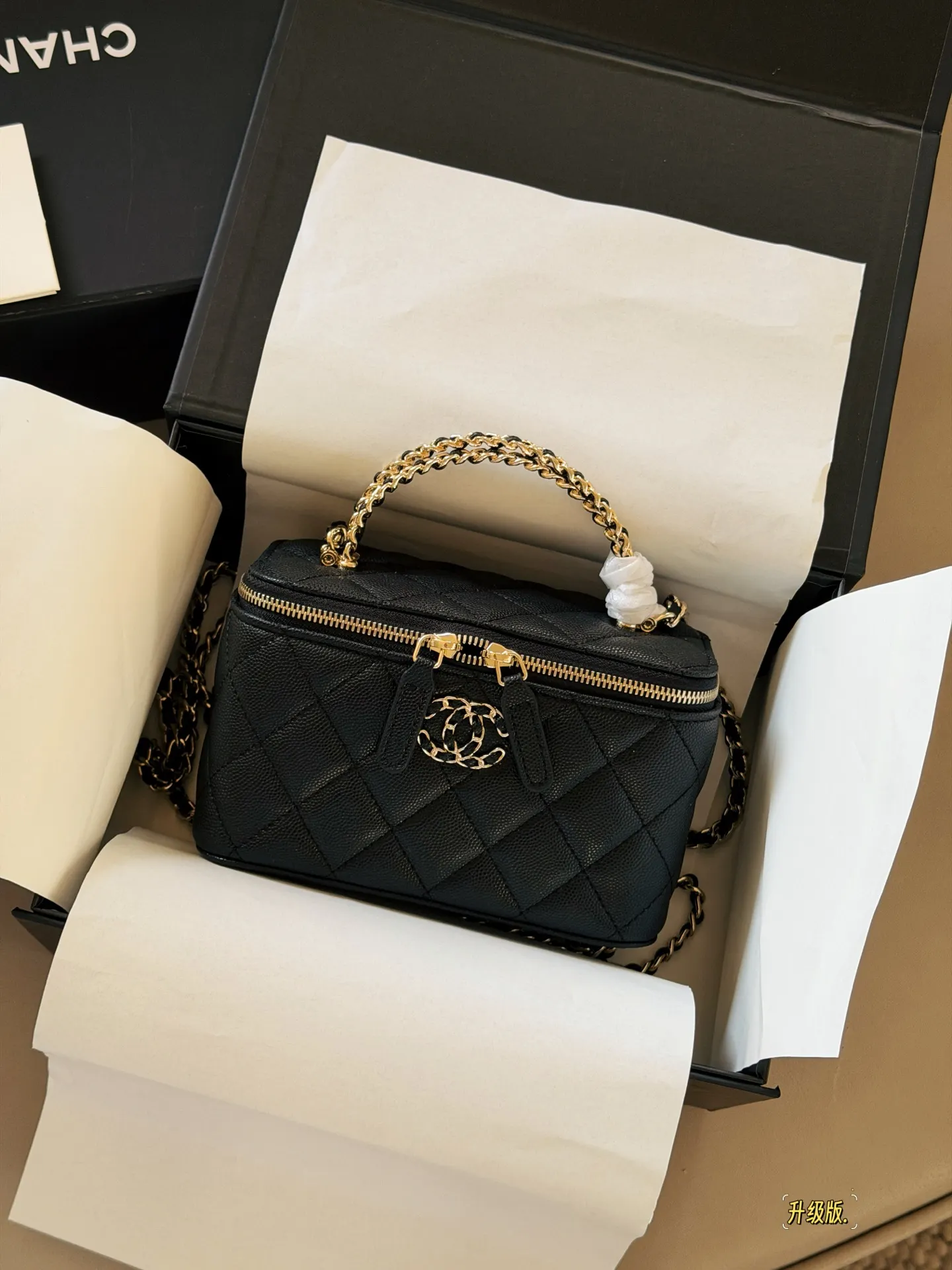 Quilted Vanity Case with Chain Strap D28518152 — view 2