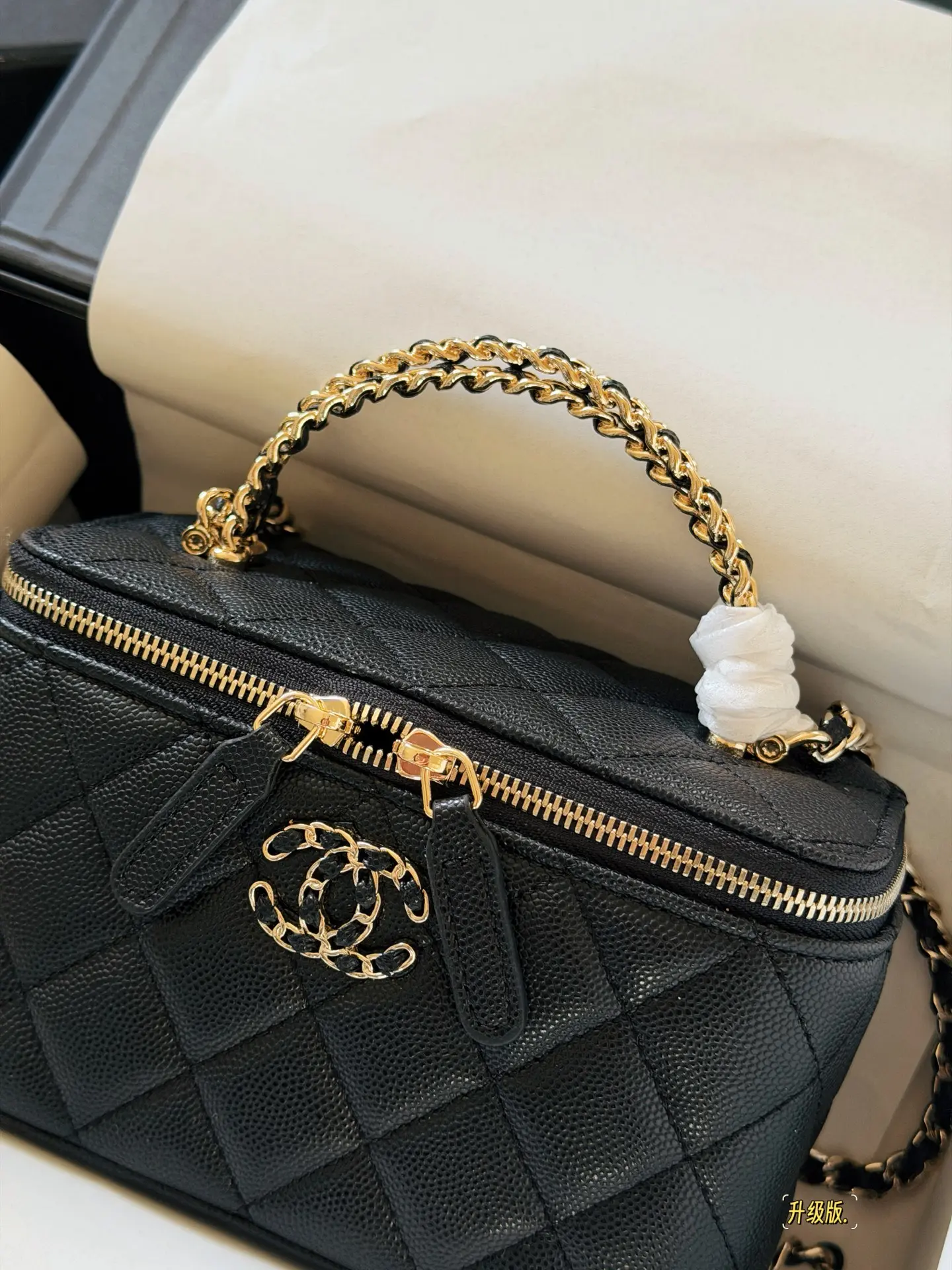 Quilted Vanity Case with Chain Strap D28518152 — view 3