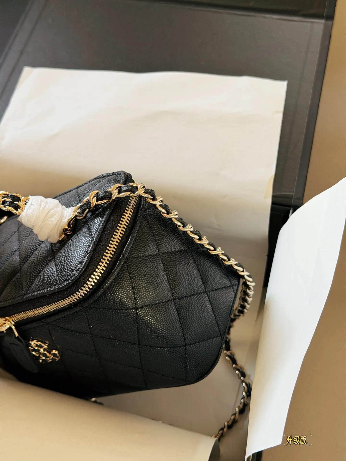 Quilted Vanity Case with Chain Strap D28518152 — view 5