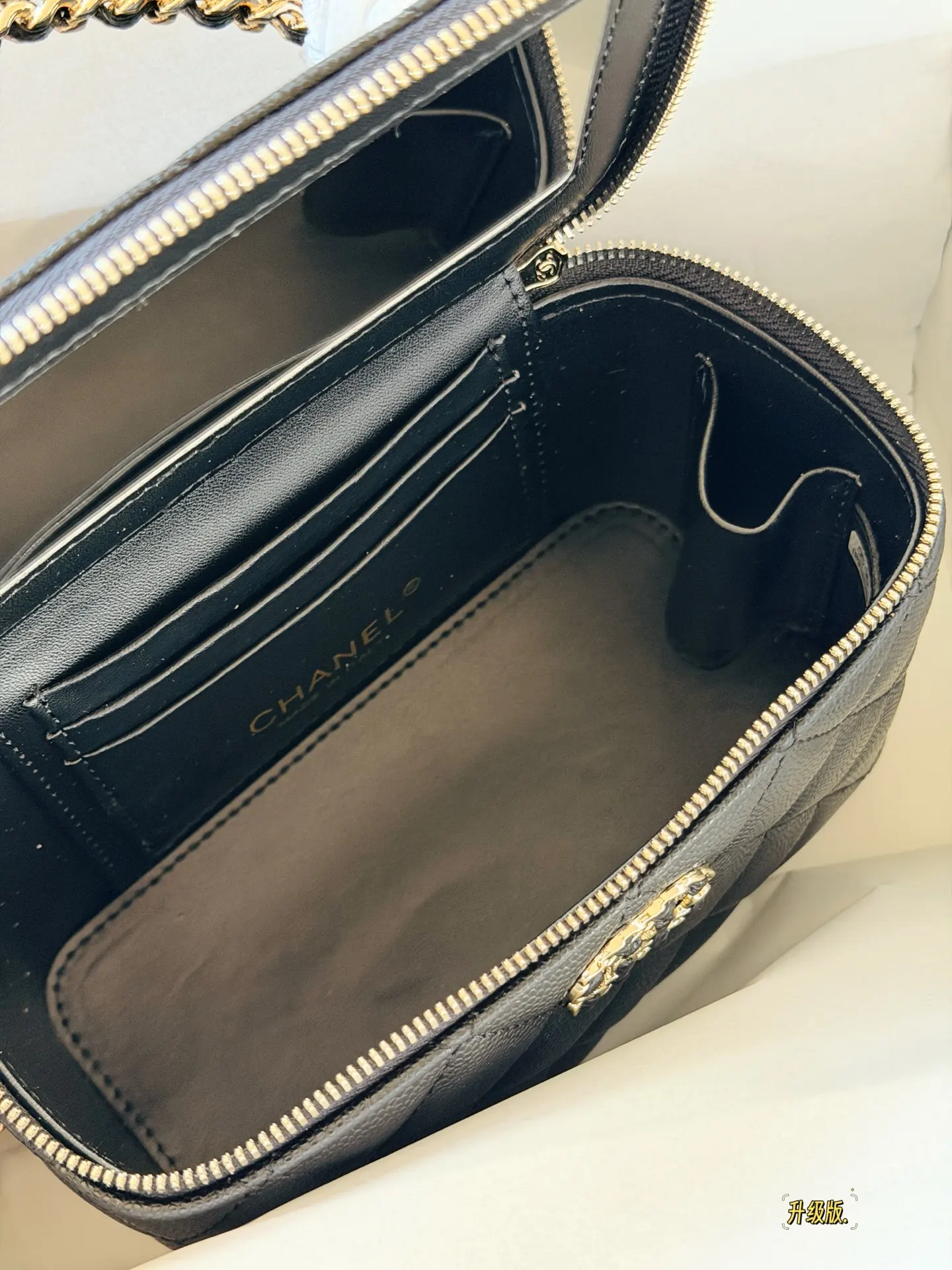 Quilted Vanity Case with Chain Strap D28518152 — view 6