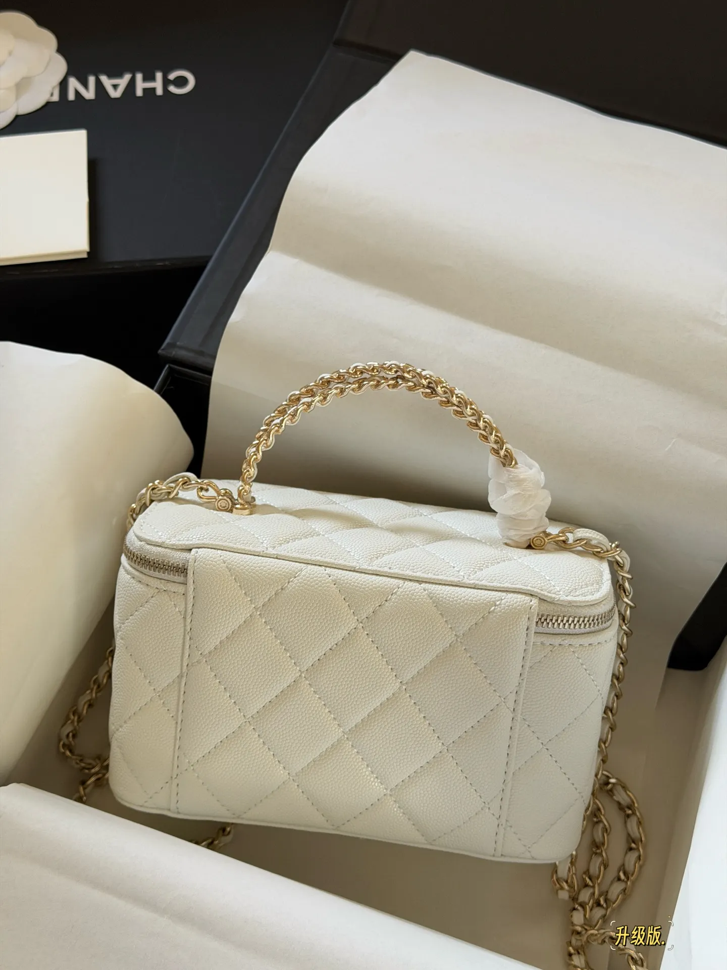 Quilted Vanity Case with Chain Strap D28518152 — view 18