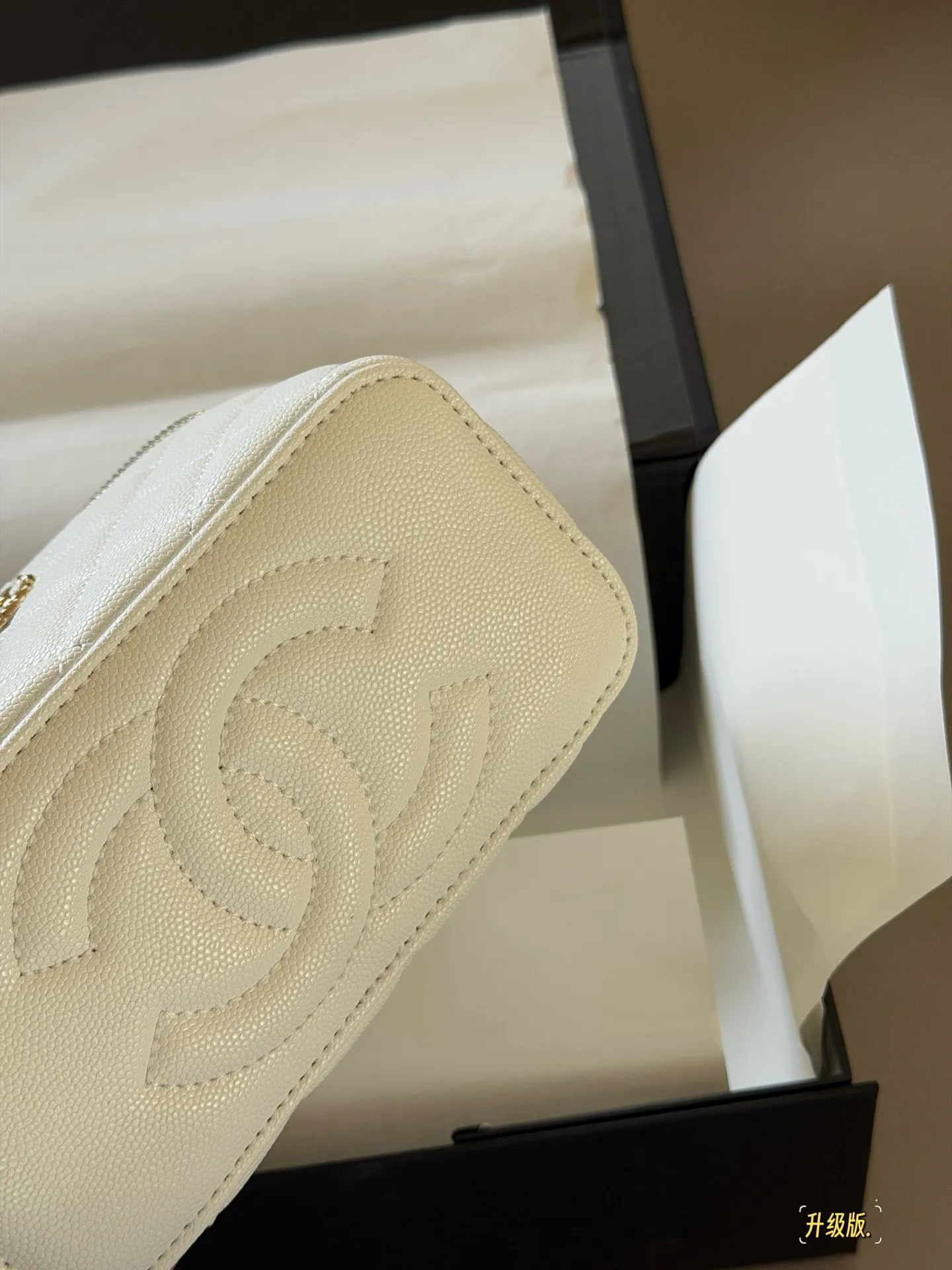 Quilted Vanity Case with Chain Strap D28518152 — view 13