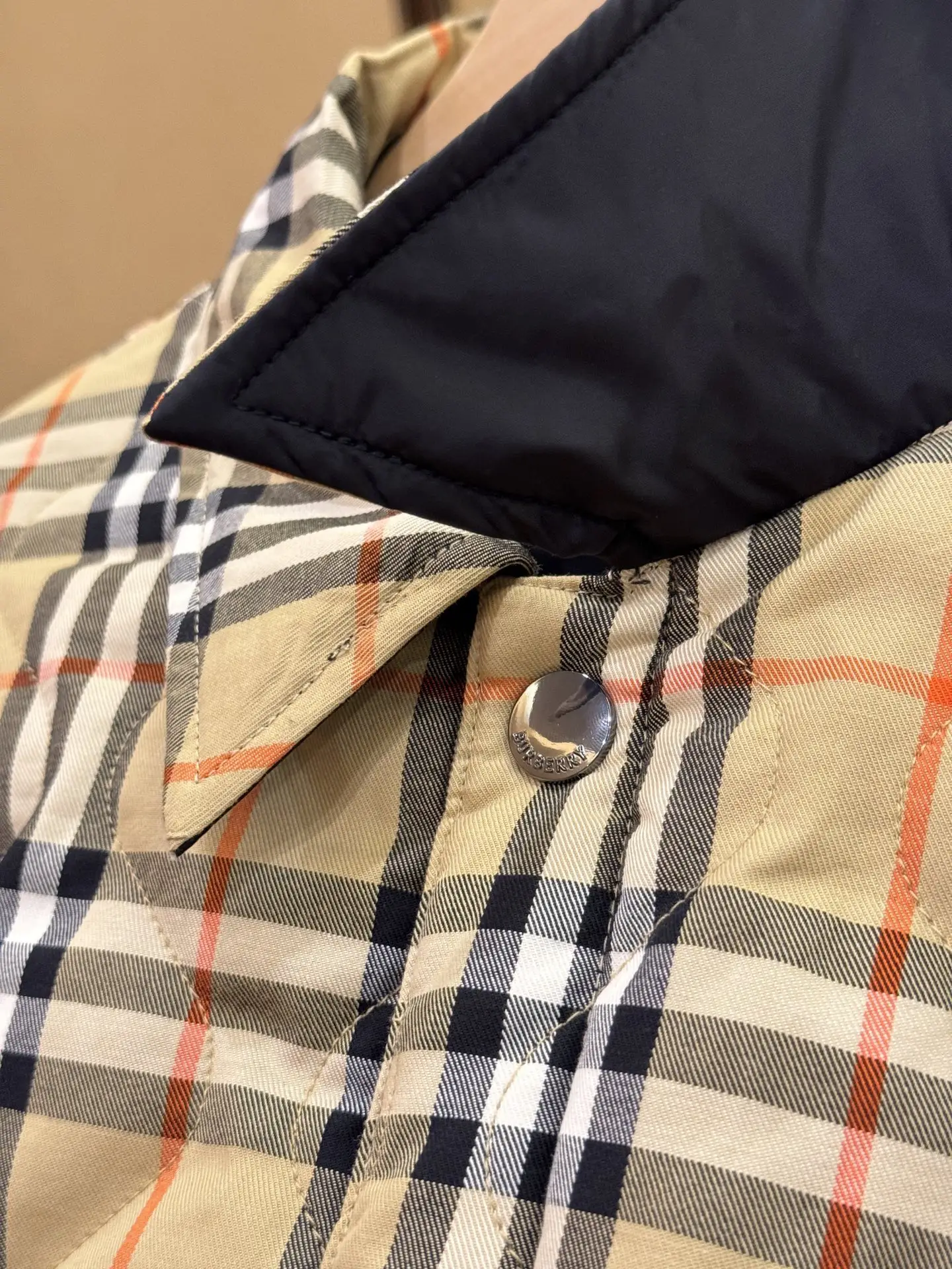 Reversible Check Quilted Jacket D28516019 — view 14