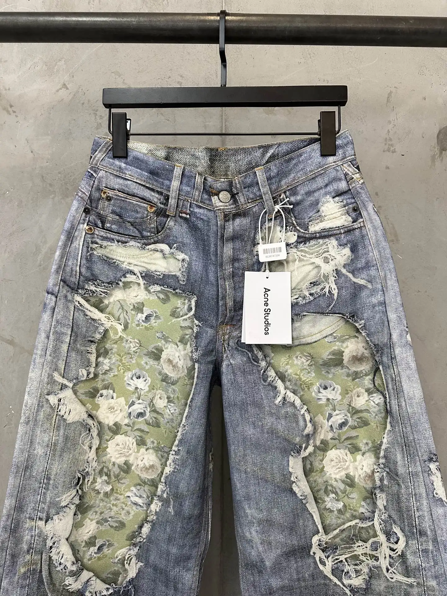 1981 Floral Print Distressed Straight-Leg Jeans D29011205 — view 3