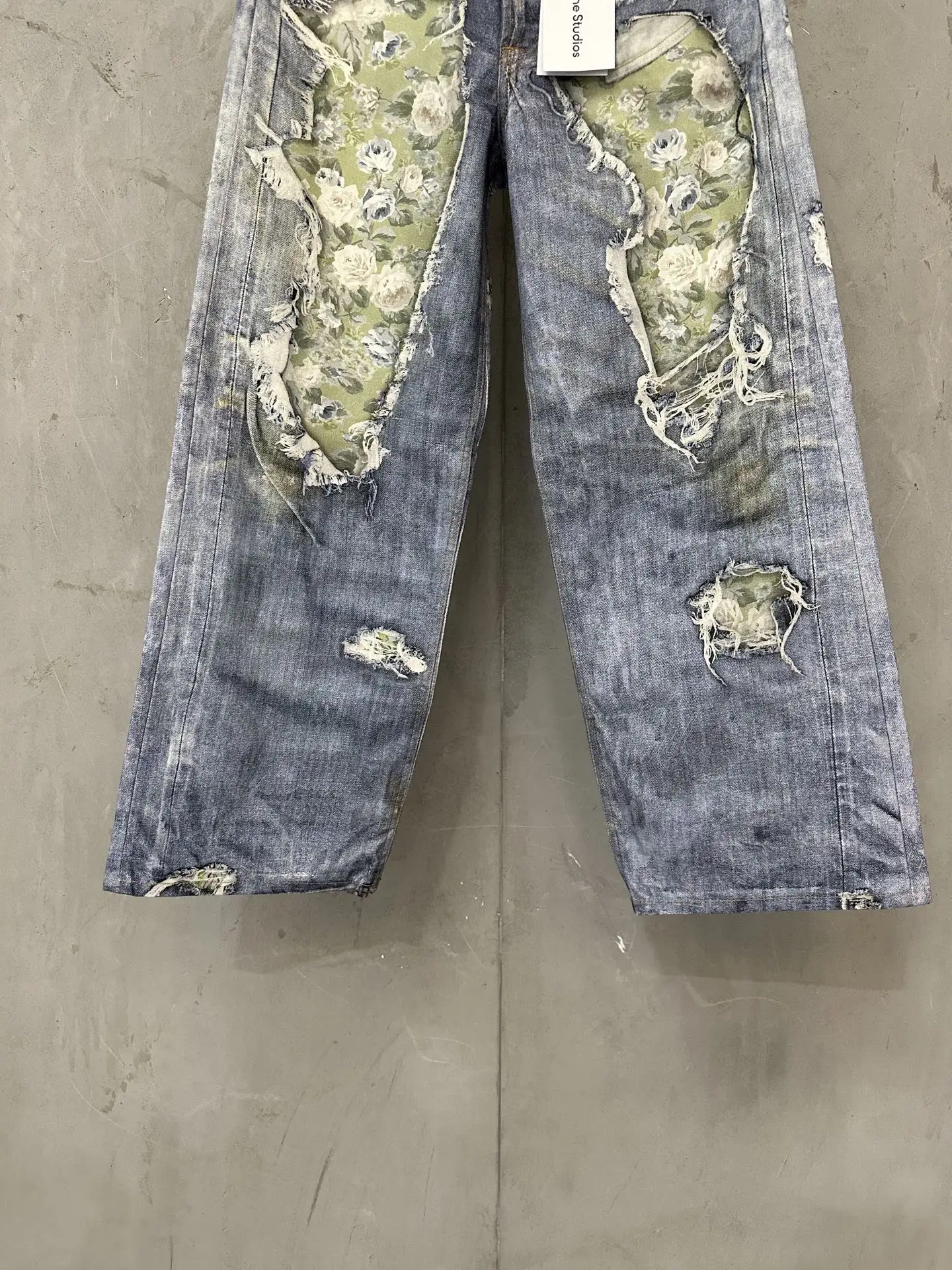 1981 Floral Print Distressed Straight-Leg Jeans D29011205 — view 4