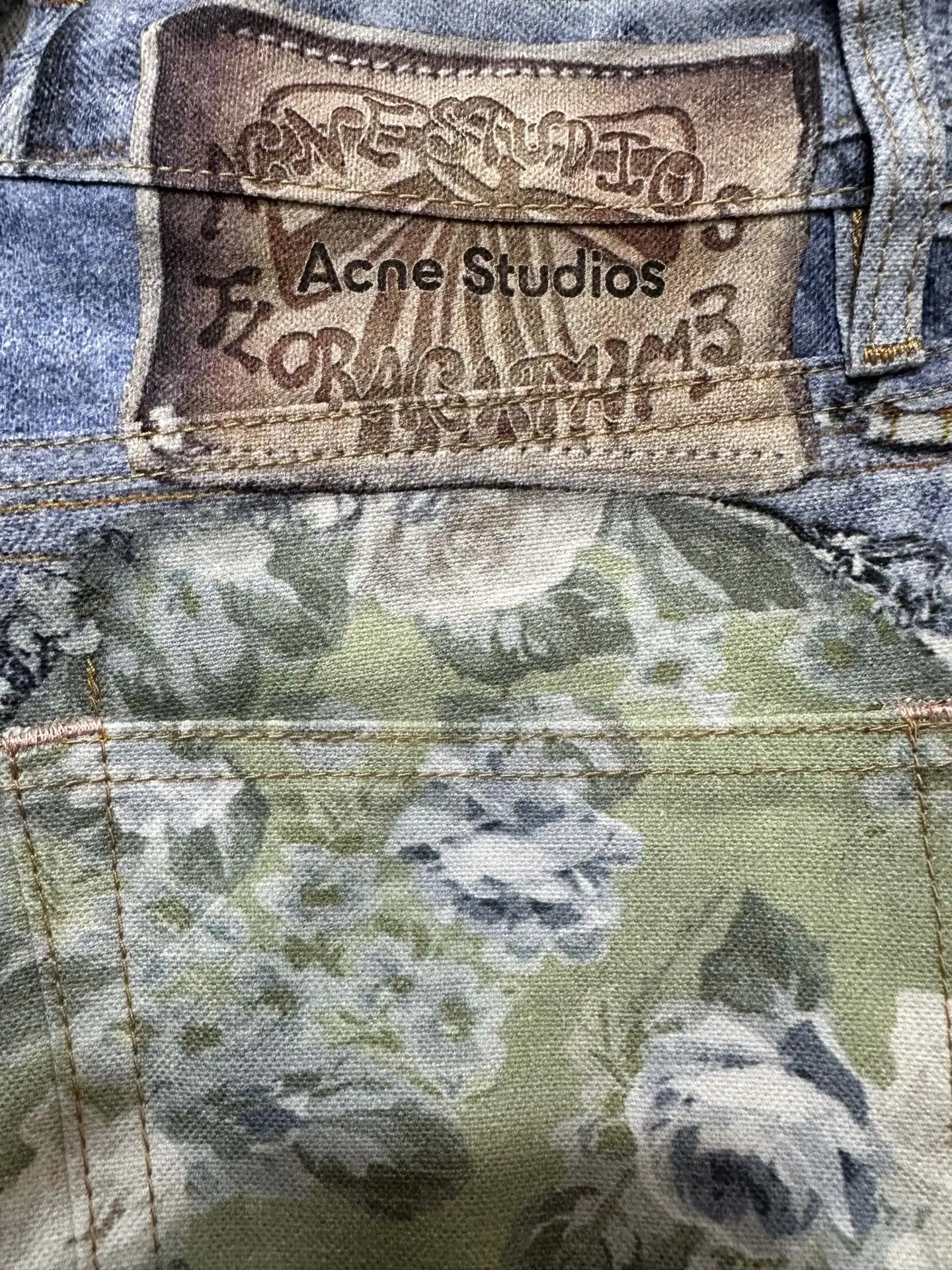 1981 Floral Print Distressed Straight-Leg Jeans D29011205 — view 9