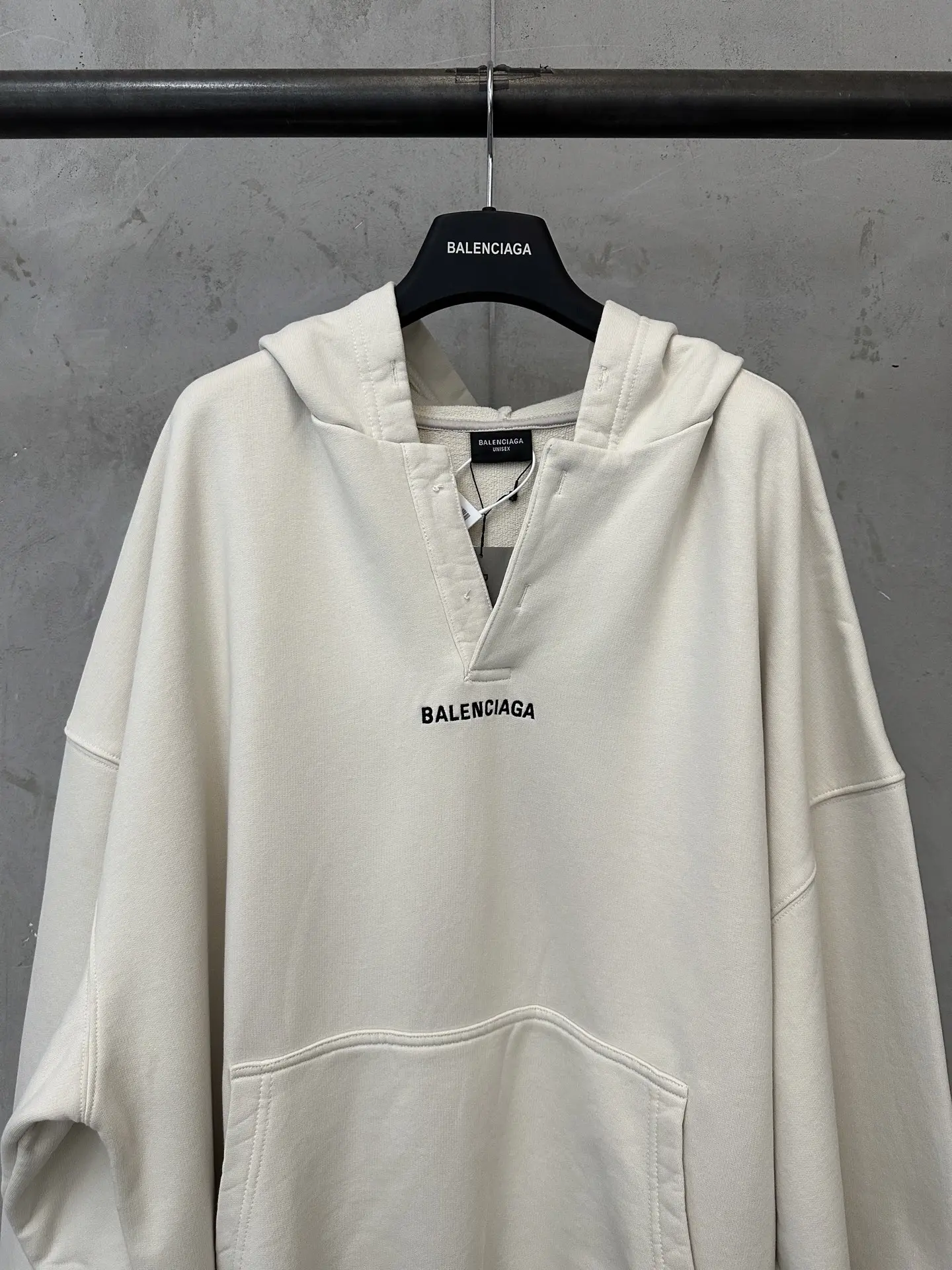 Logo Embroidered Open-Neck Hoodie D29018941 — view 3