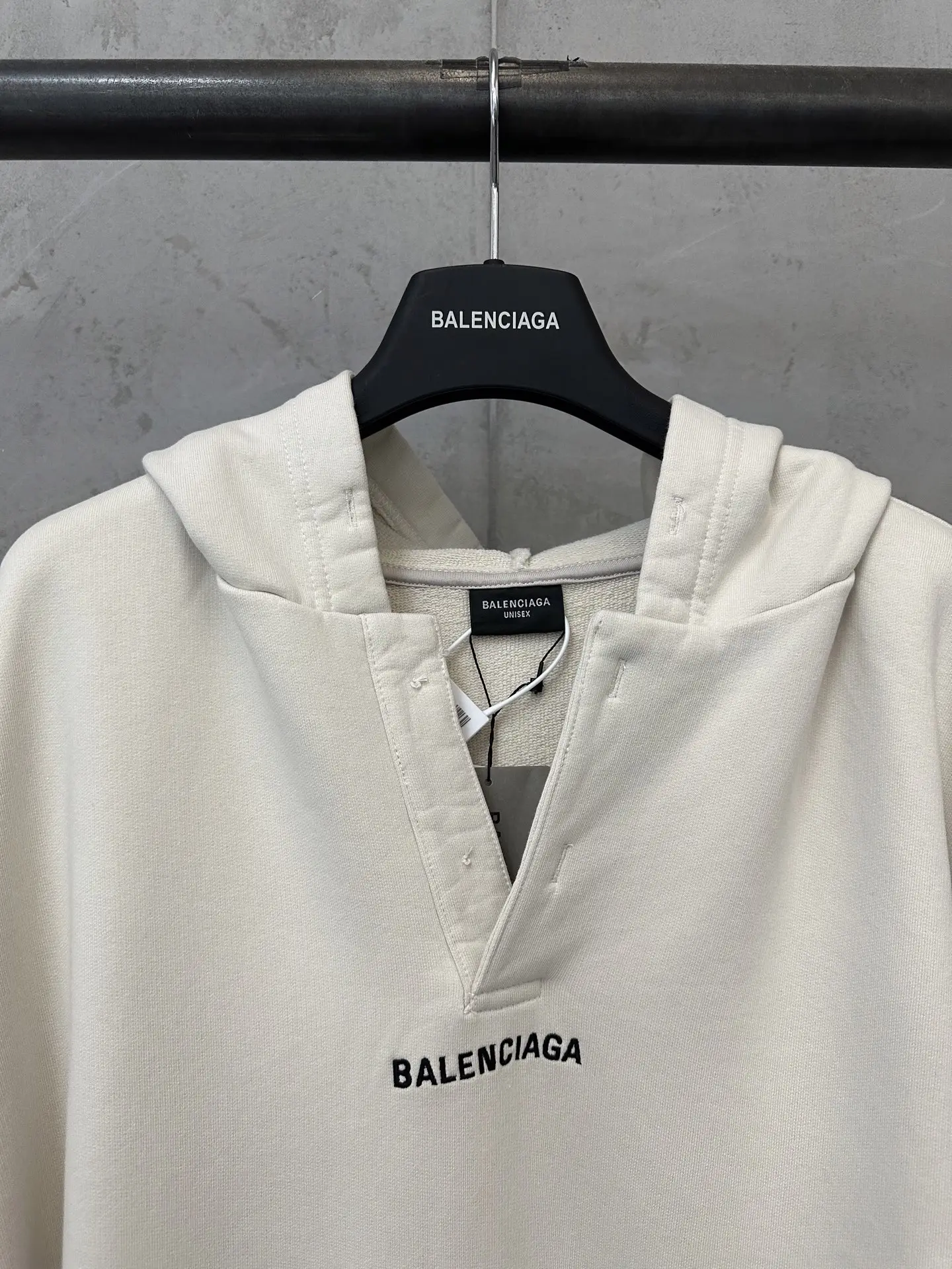 Logo Embroidered Open-Neck Hoodie D29018941 — view 5