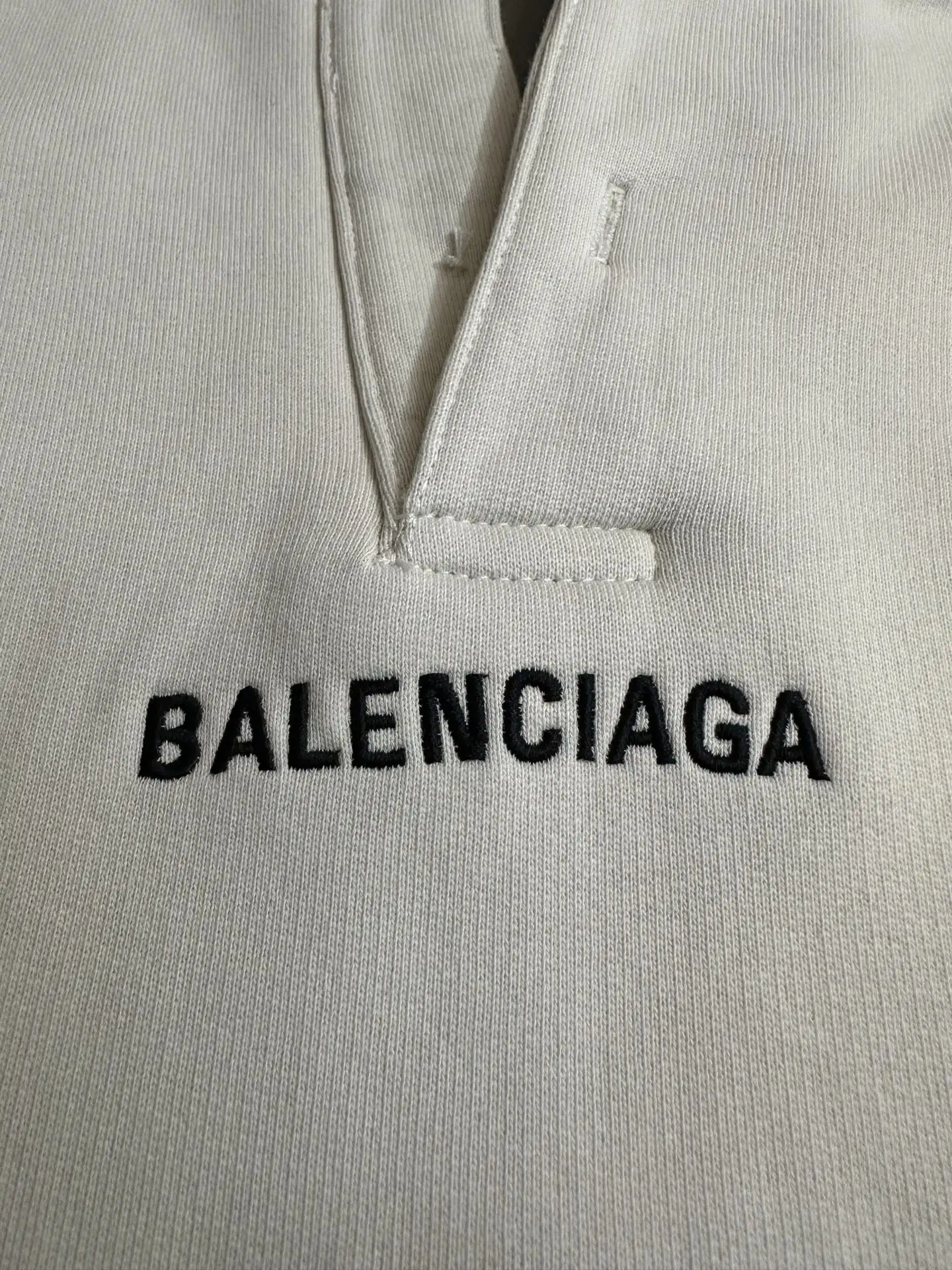 Logo Embroidered Open-Neck Hoodie D29018941 — view 6