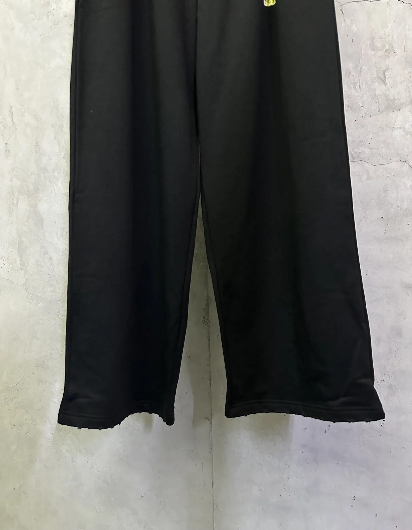 Tape Logo Wide-Leg Cotton Sweatpants D29012384 — view 4