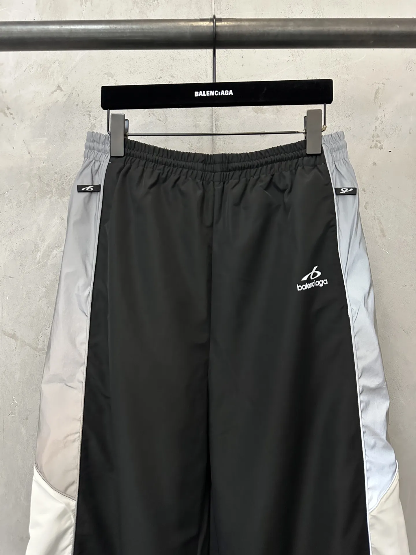 Color-Block Logo-Print Track Pants D29018937 — view 3