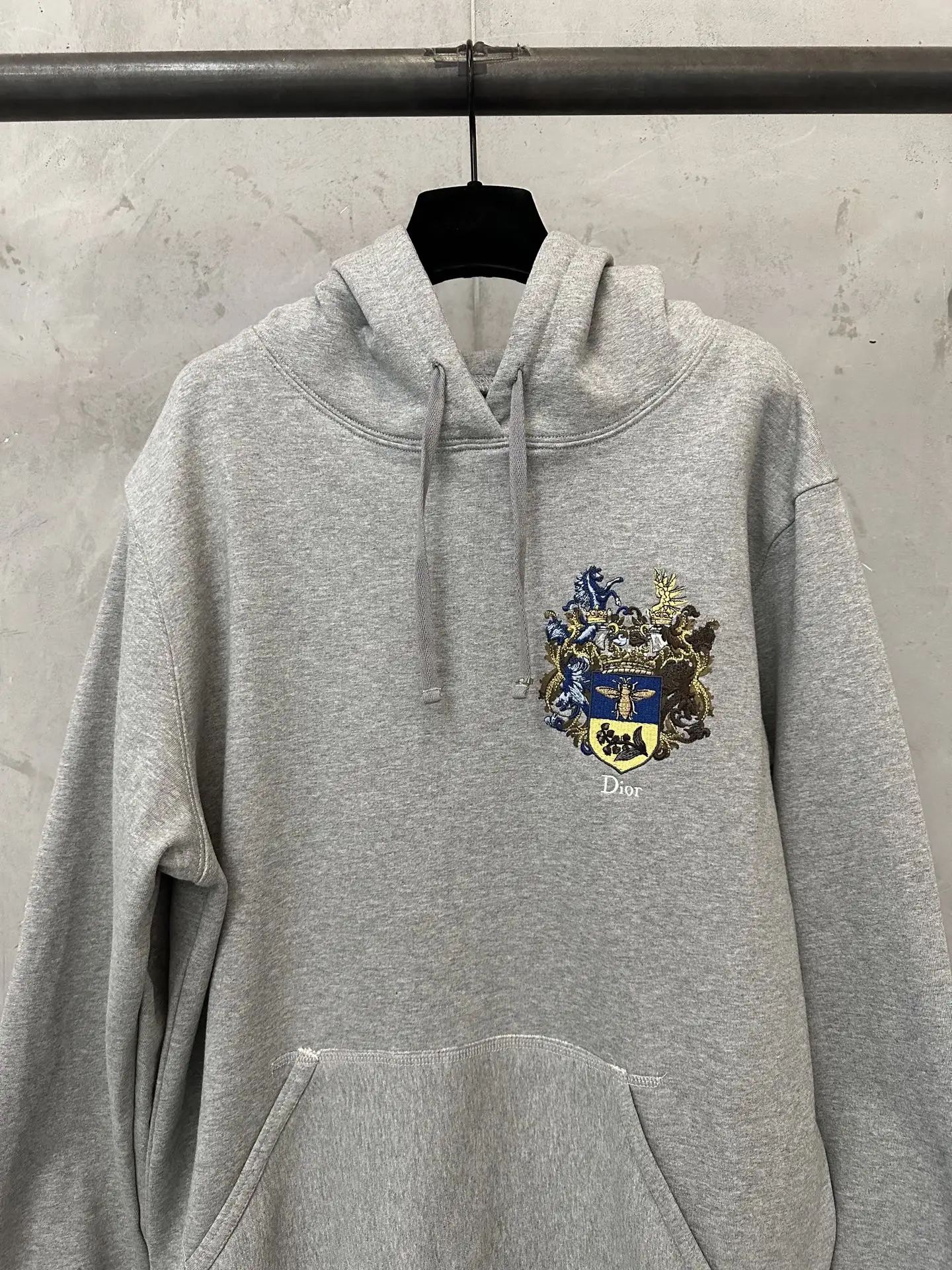 Embroidered Crest Logo Cotton Hoodie D29018906 — view 3