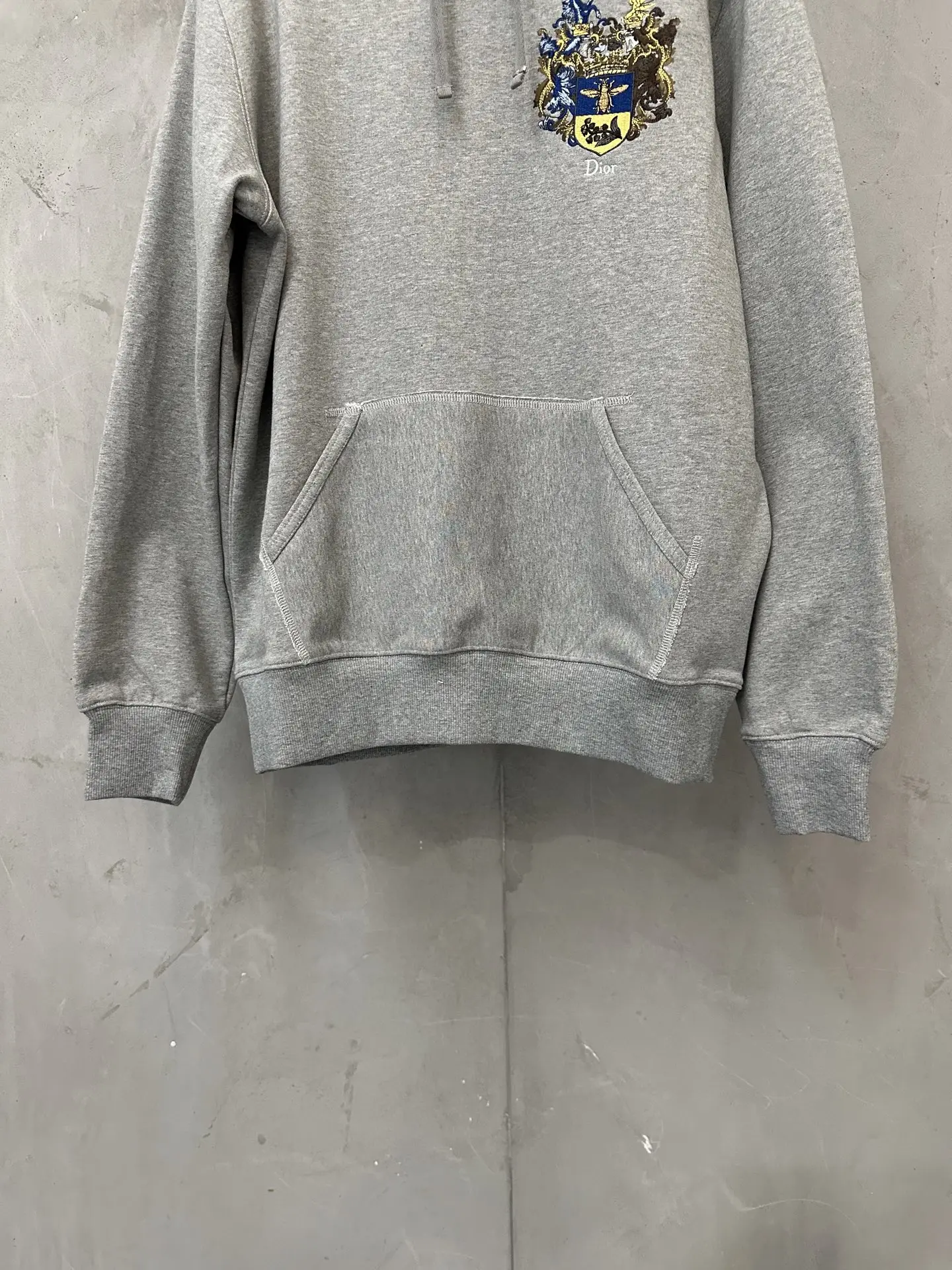 Embroidered Crest Logo Cotton Hoodie D29018906 — view 4