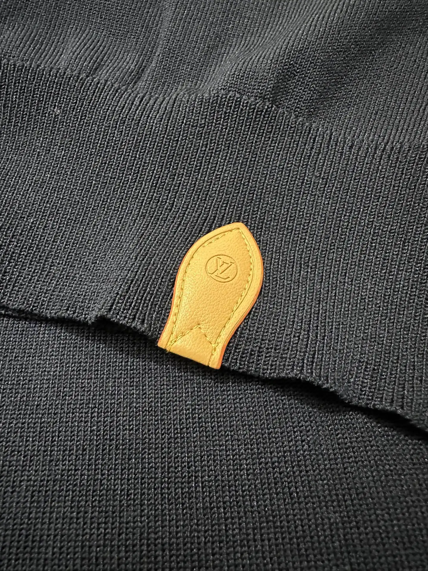 Silk and Wool Blend Long-Sleeve Polo Shirt D29018905 — view 8