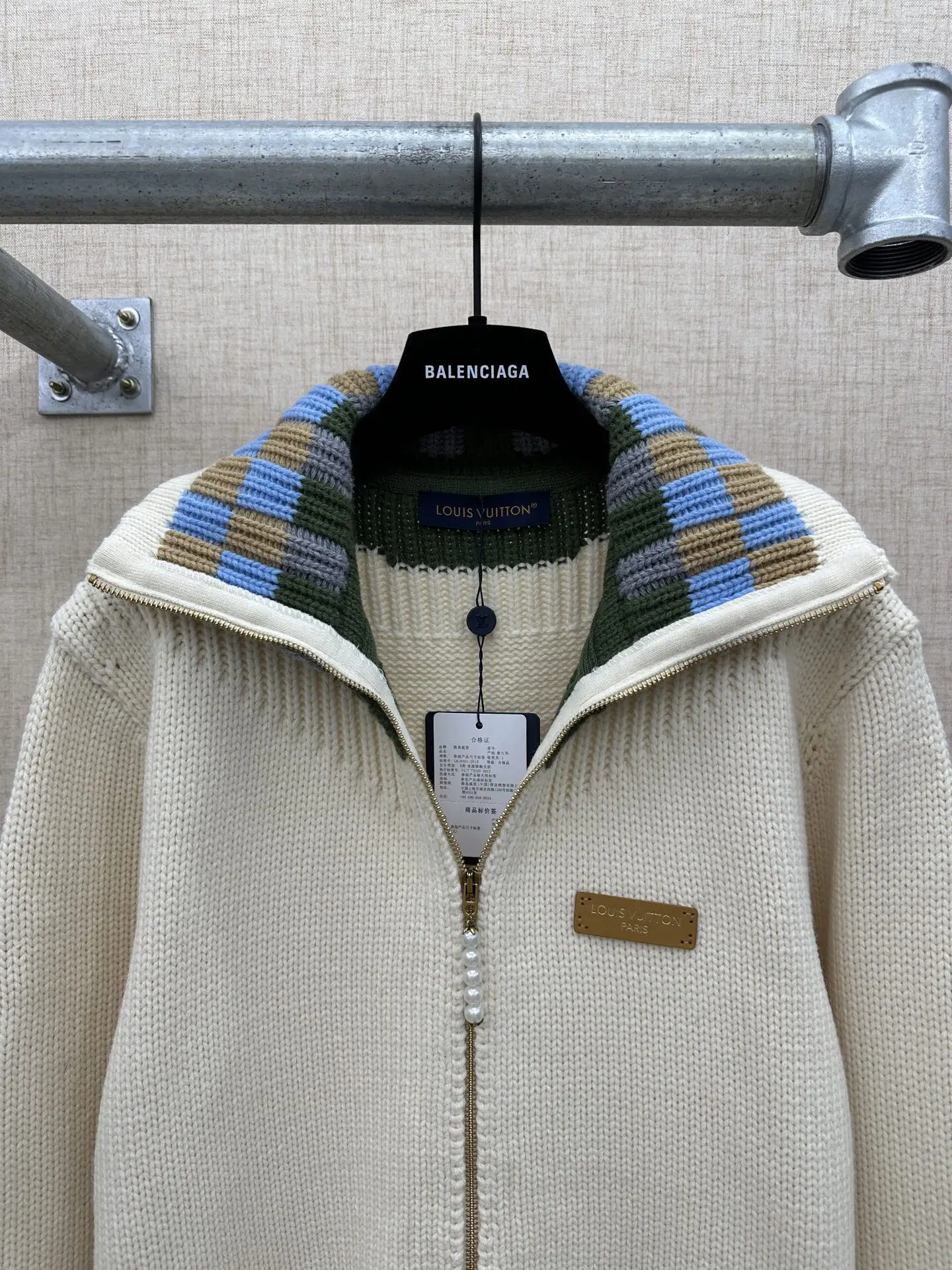 Contrast Collar Cashmere-Blend Zip-Up Cardigan D29515986 — view 3