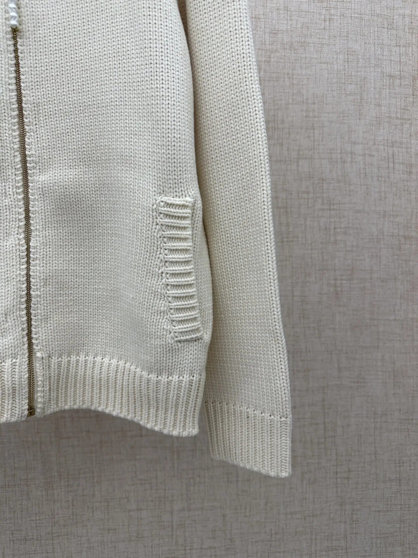 Contrast Collar Cashmere-Blend Zip-Up Cardigan D29515986 — view 7
