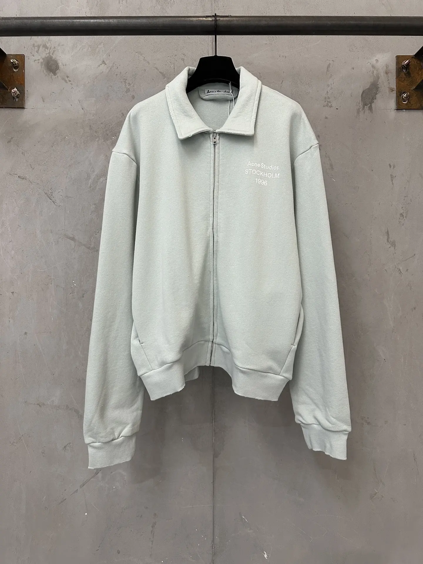 Logo-Embroidered Zip-Up Sweatshirt D30023123