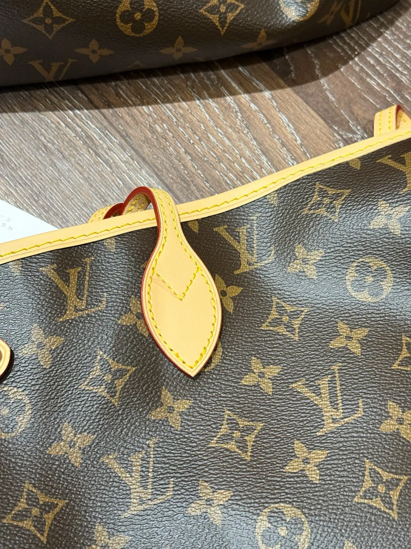Neverfull MM Monogram Tote Bag D30018056 — view 4