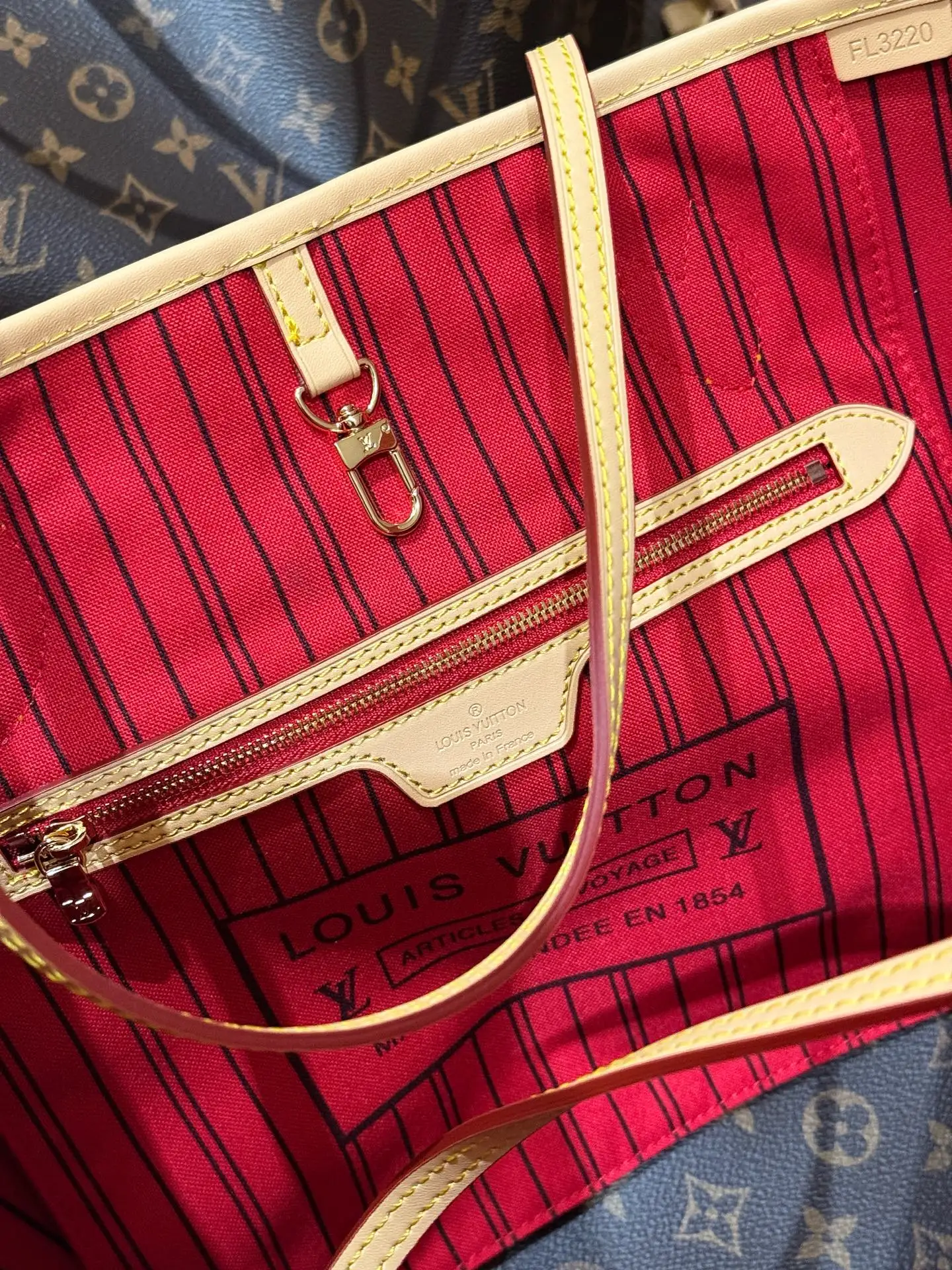 Neverfull MM Monogram Tote Bag D30018056 — view 8