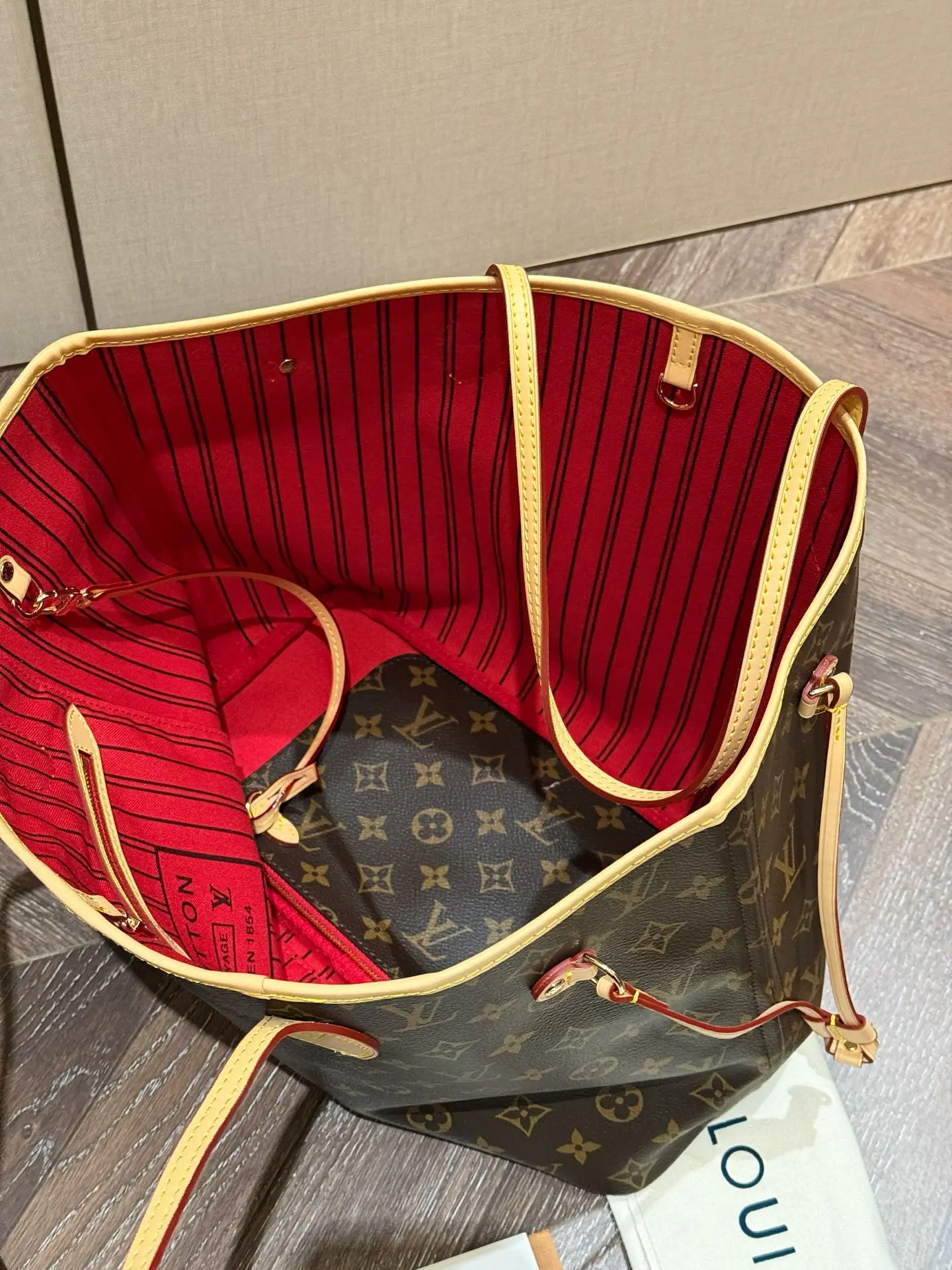 Neverfull MM Monogram Tote Bag D30018056 — view 9