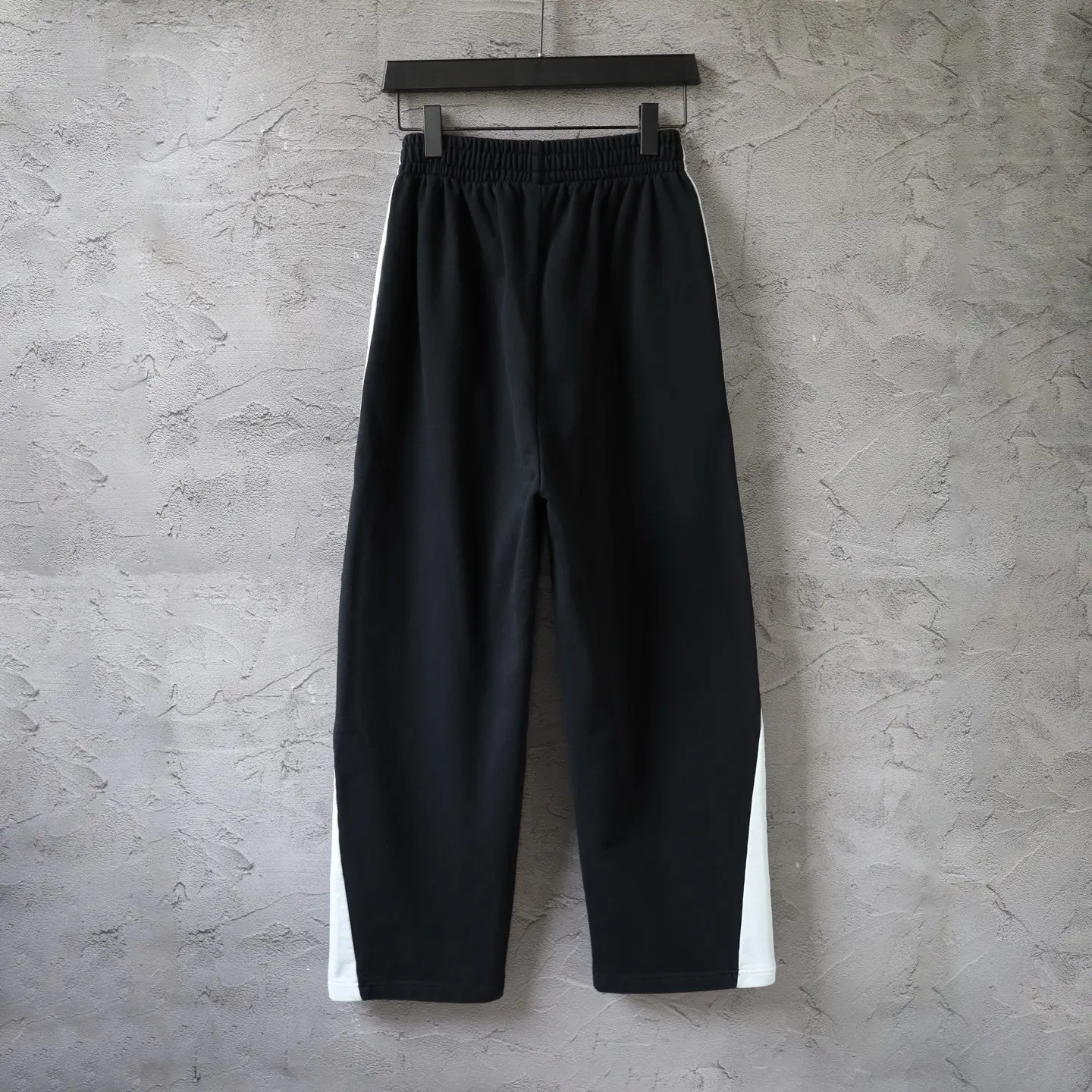 NBA Logo Embroidered Cotton-Blend Sweatpants D30014222 — view 2