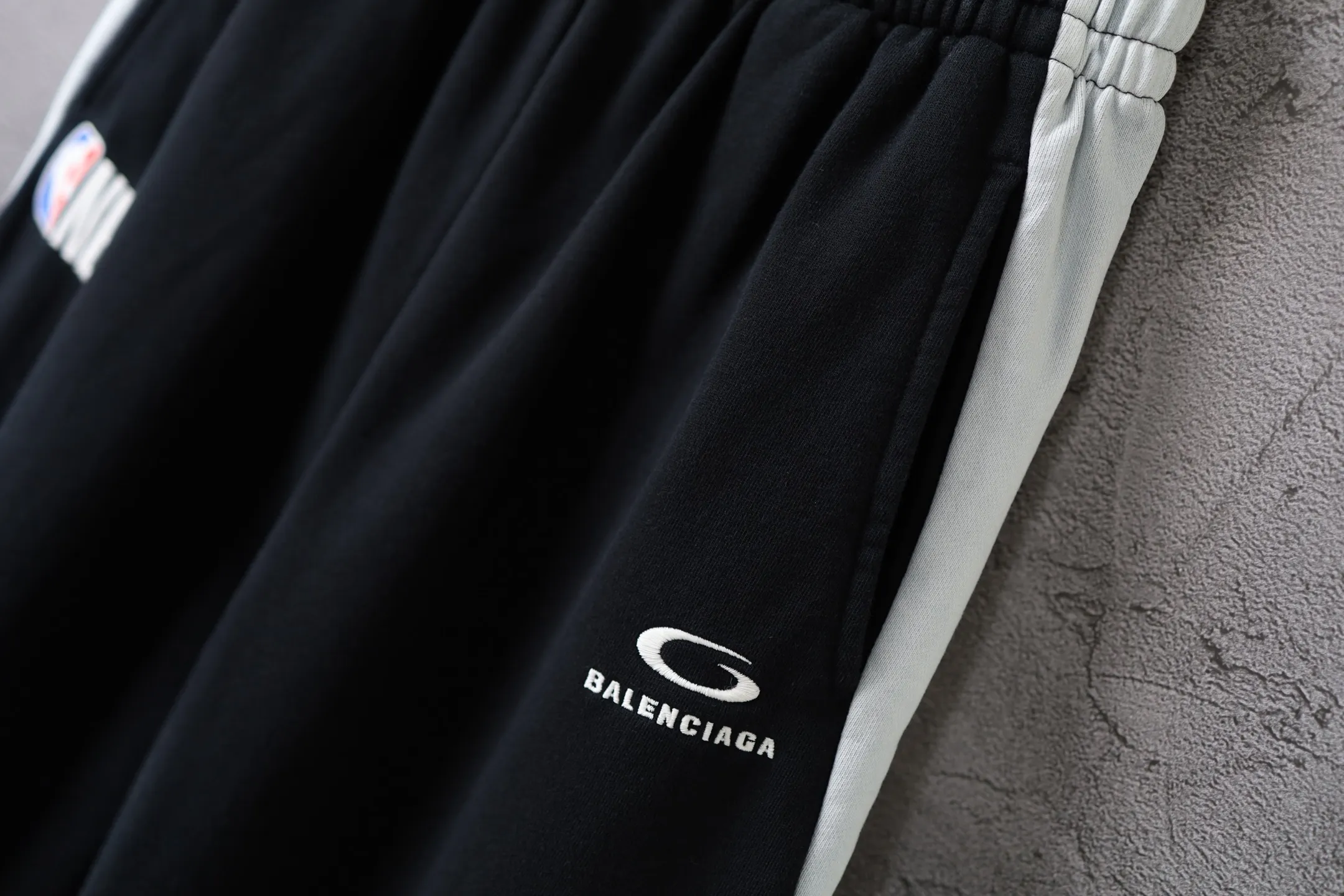 NBA Logo Embroidered Cotton-Blend Sweatpants D30014222 — view 3