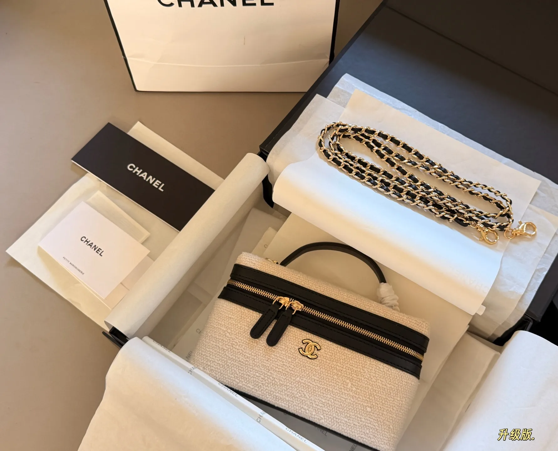 Chanel Canvas Vanity Case D30018429 — view 2