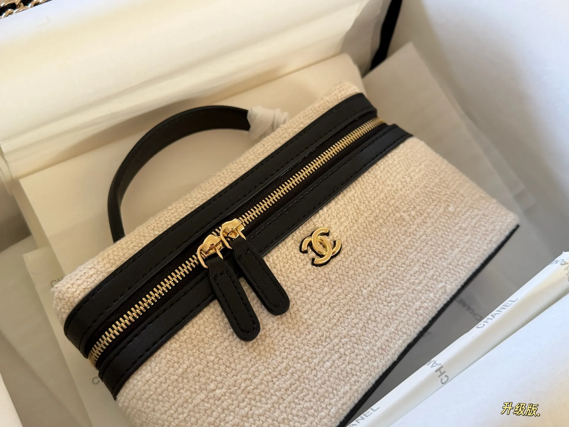 Chanel Canvas Vanity Case D30018429 — view 3