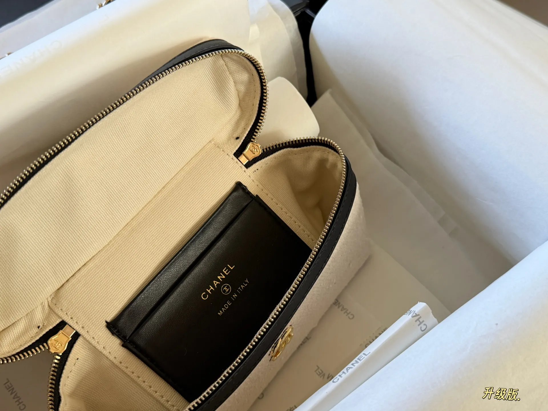 Chanel Canvas Vanity Case D30018429 — view 4