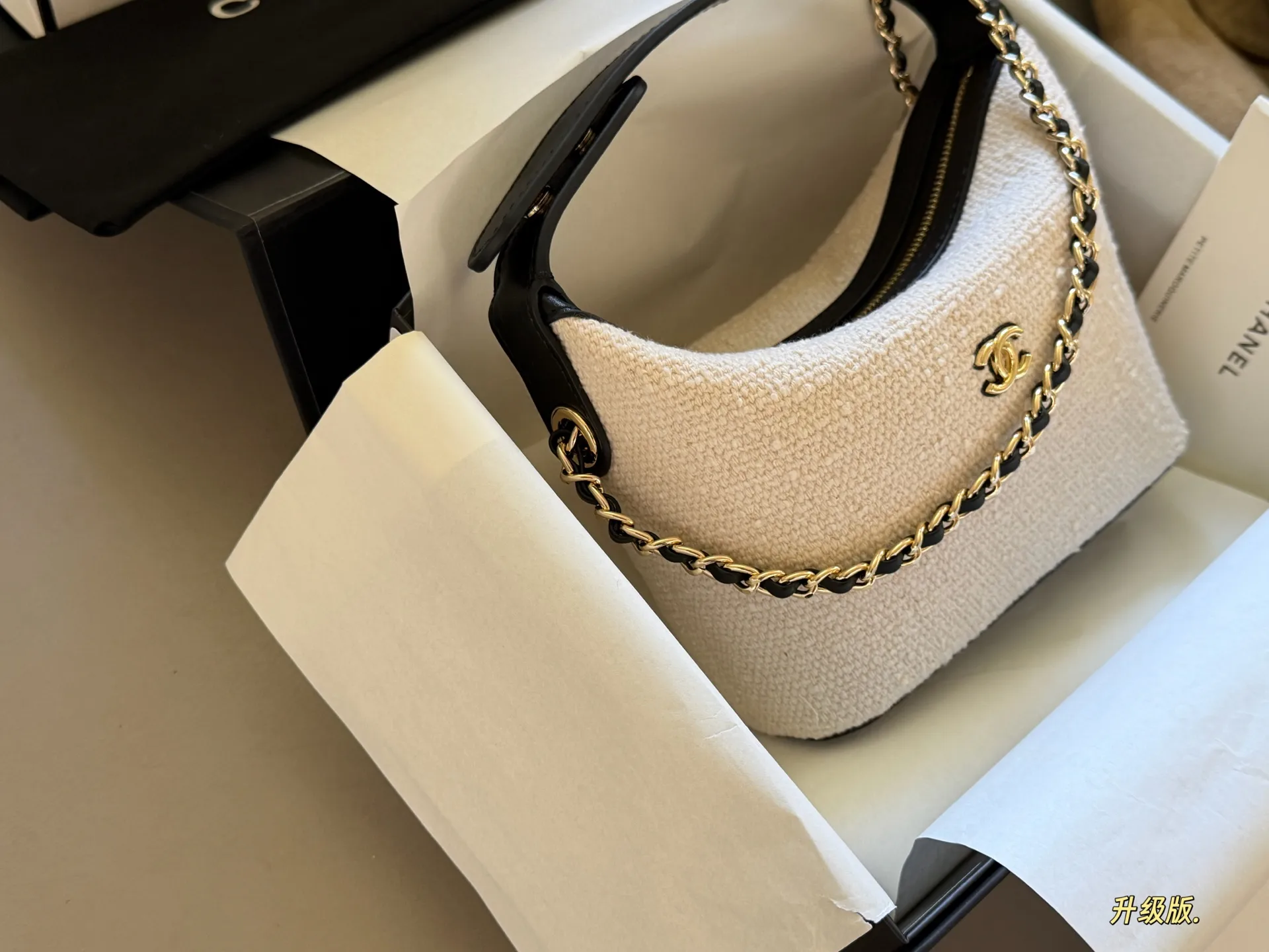 Chanel 25B Tweed Lunch Box Bag D30018427 — view 4
