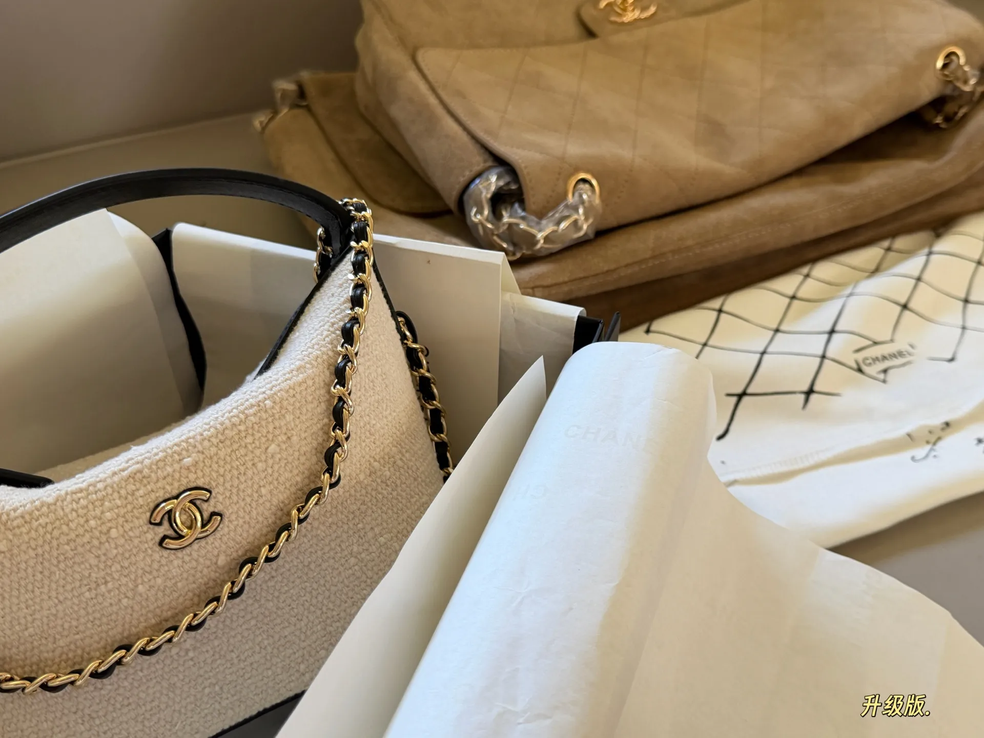 Chanel 25B Tweed Lunch Box Bag D30018427 — view 8
