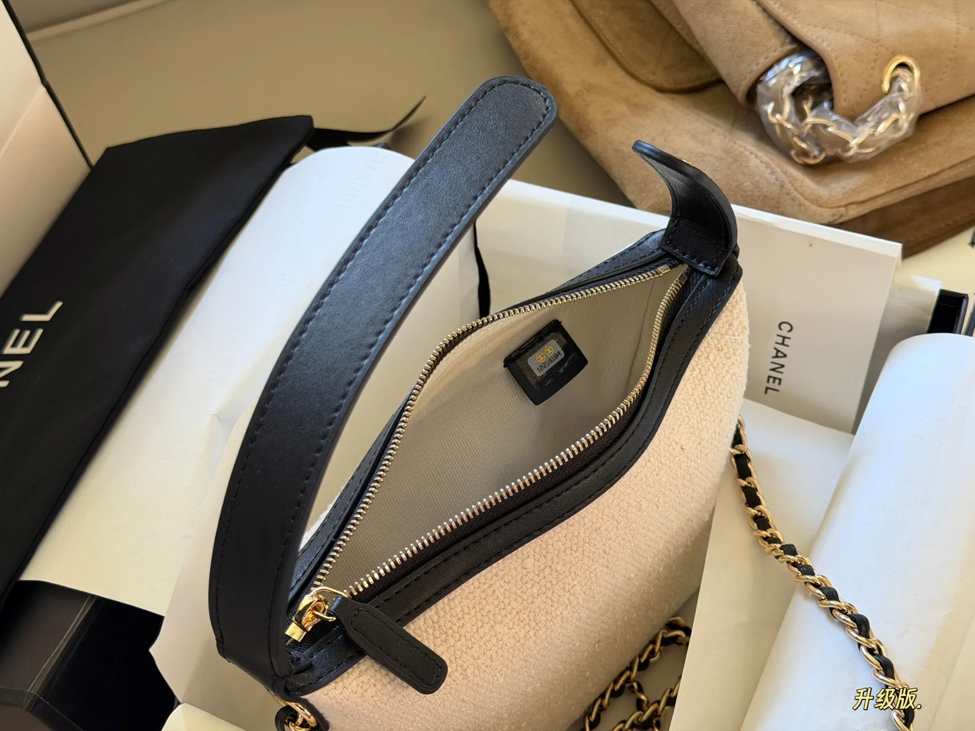Chanel 25B Tweed Lunch Box Bag D30018427 — view 9