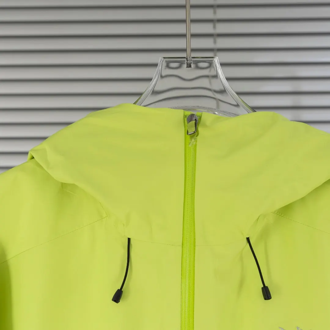 Beta LT GORE-TEX Hooded Shell Jacket D30023657 — view 4