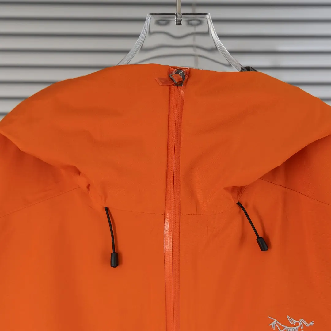 Arc'teryx Beta LT GORE-TEX Hooded Jacket D30023656 — view 4