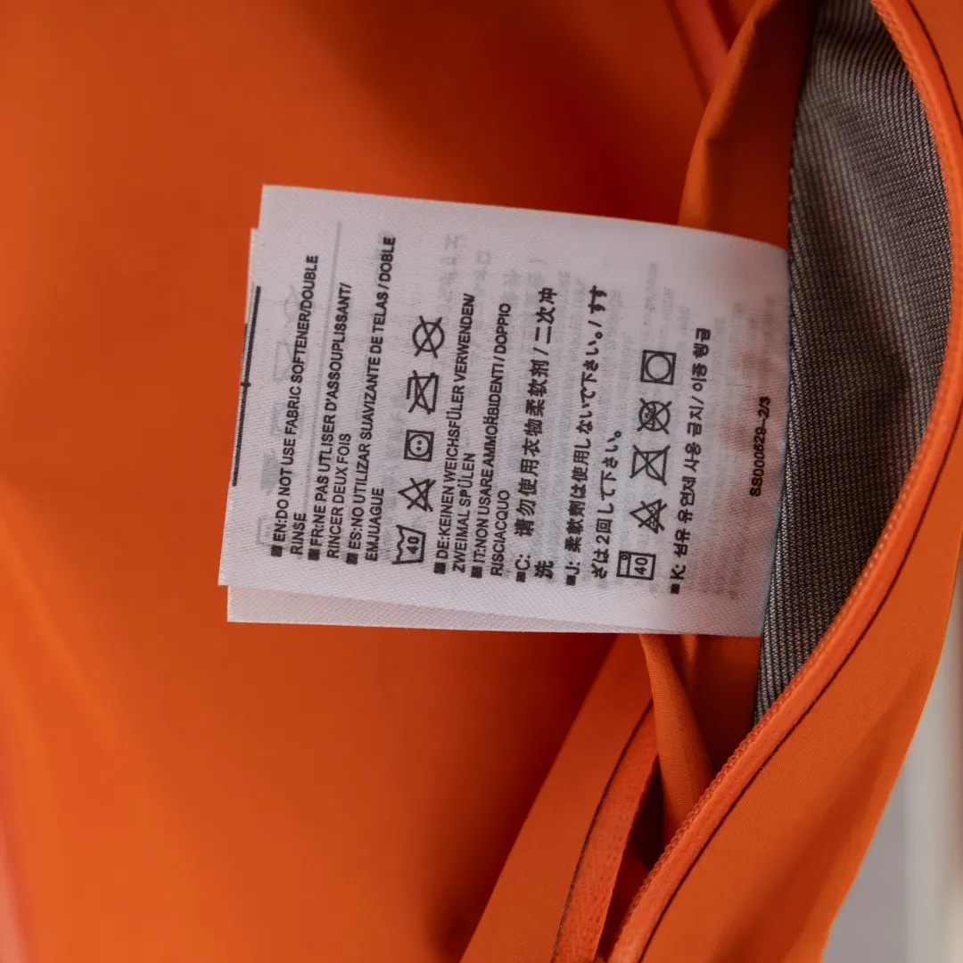 Arc'teryx Beta LT GORE-TEX Hooded Jacket D30023656 — view 10