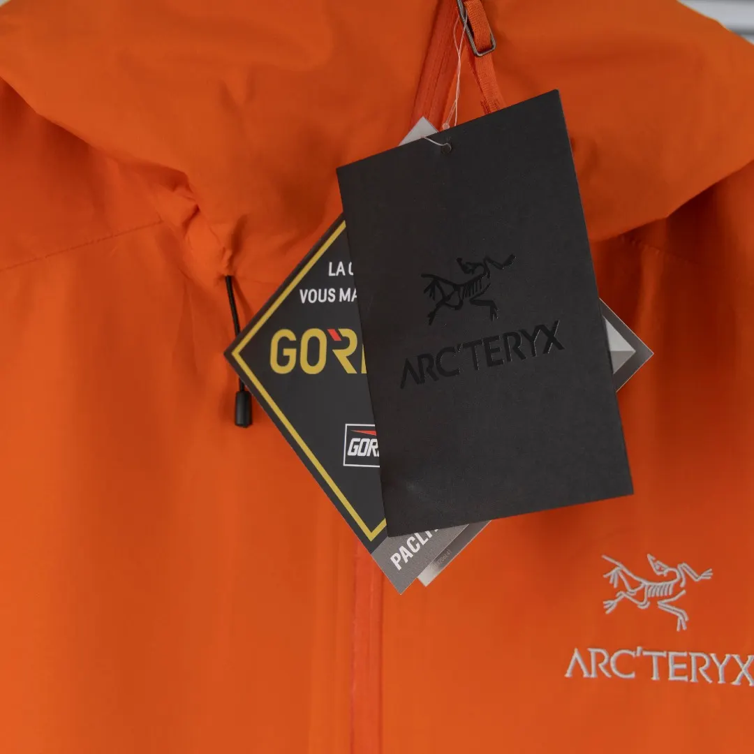 Arc'teryx Beta LT GORE-TEX Hooded Jacket D30023656 — view 11