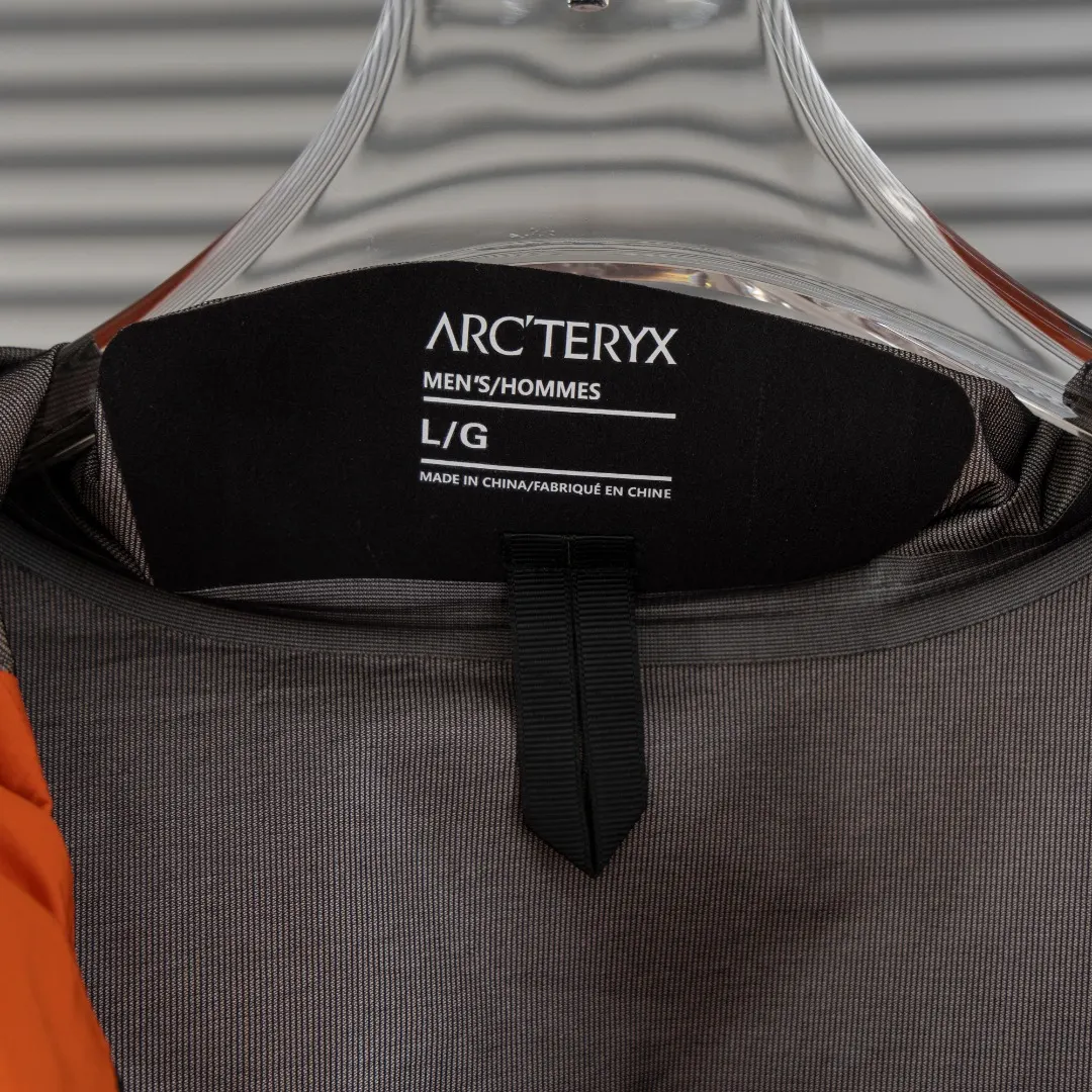 Arc'teryx Beta LT GORE-TEX Hooded Jacket D30023656 — view 12