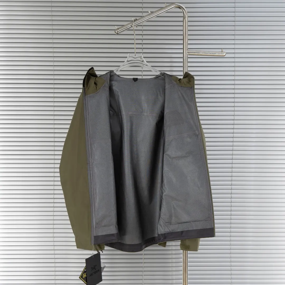 Beta LT GORE-TEX Hooded Jacket D30023651 — view 3