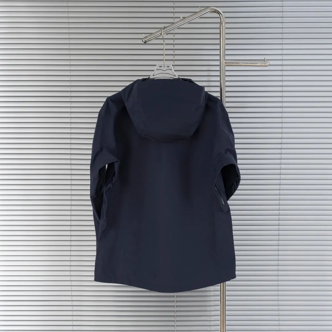 Beta LT GORE-TEX Hooded Jacket D30023648 — view 2