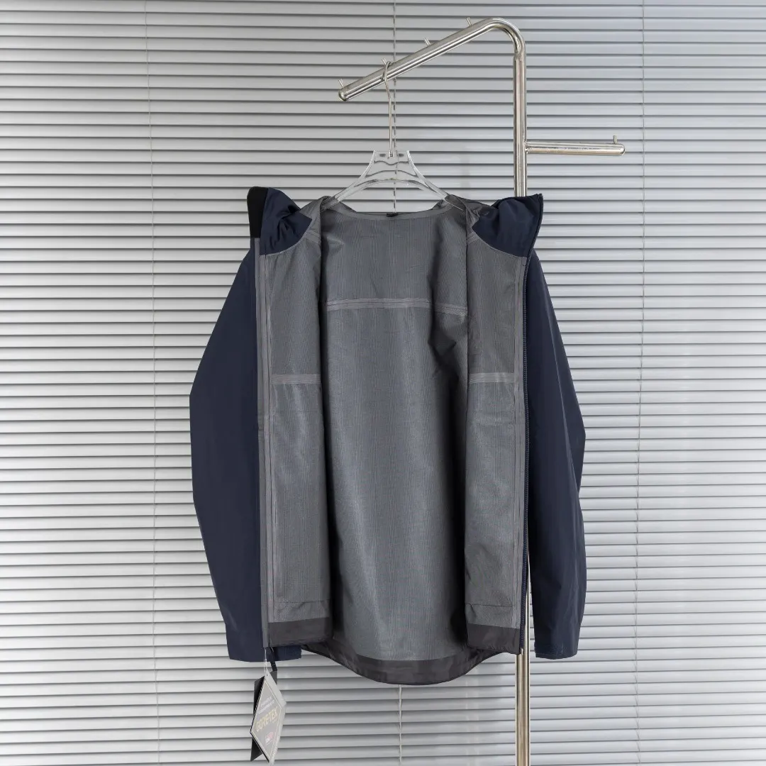 Beta LT GORE-TEX Hooded Jacket D30023648 — view 3