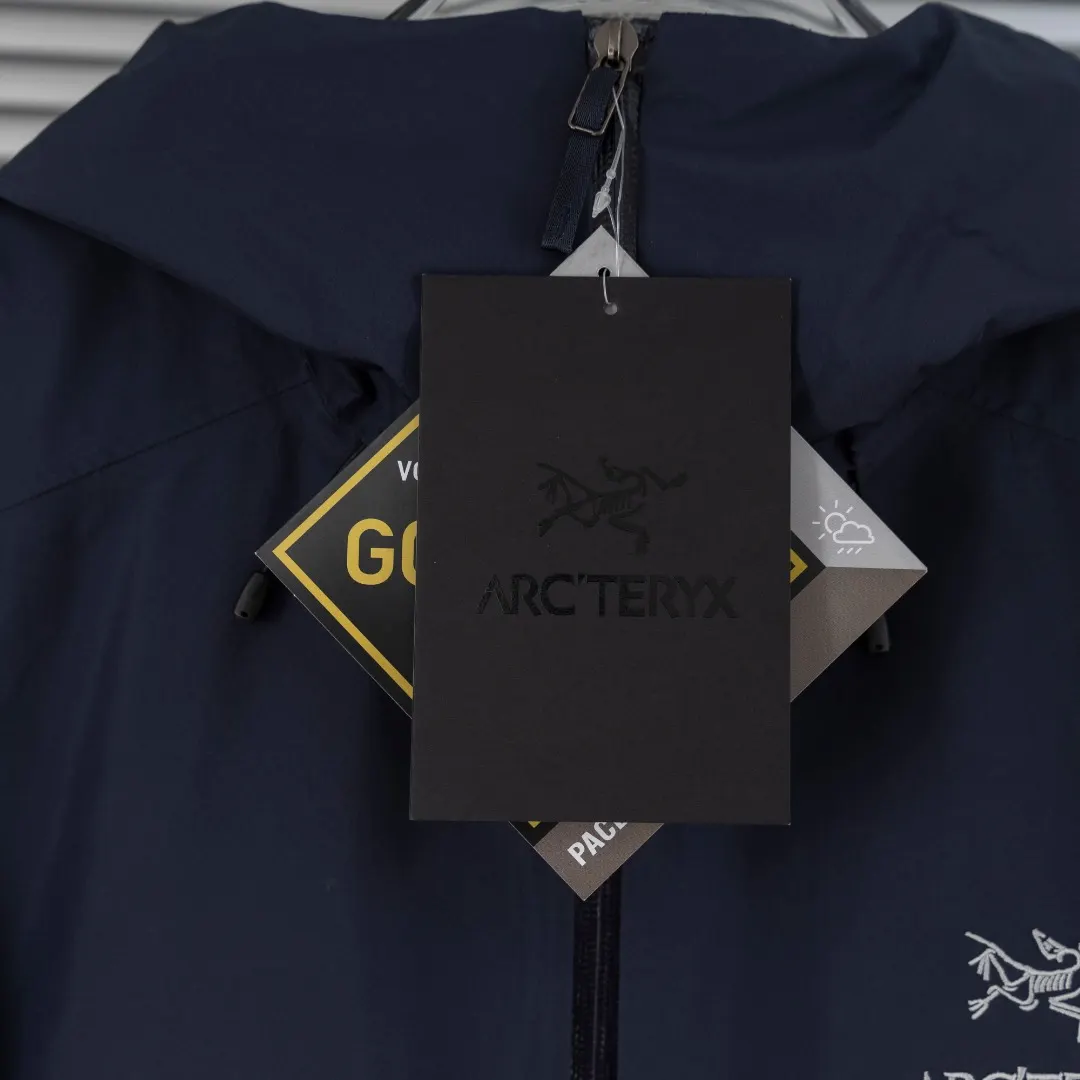 Beta LT GORE-TEX Hooded Jacket D30023648 — view 11